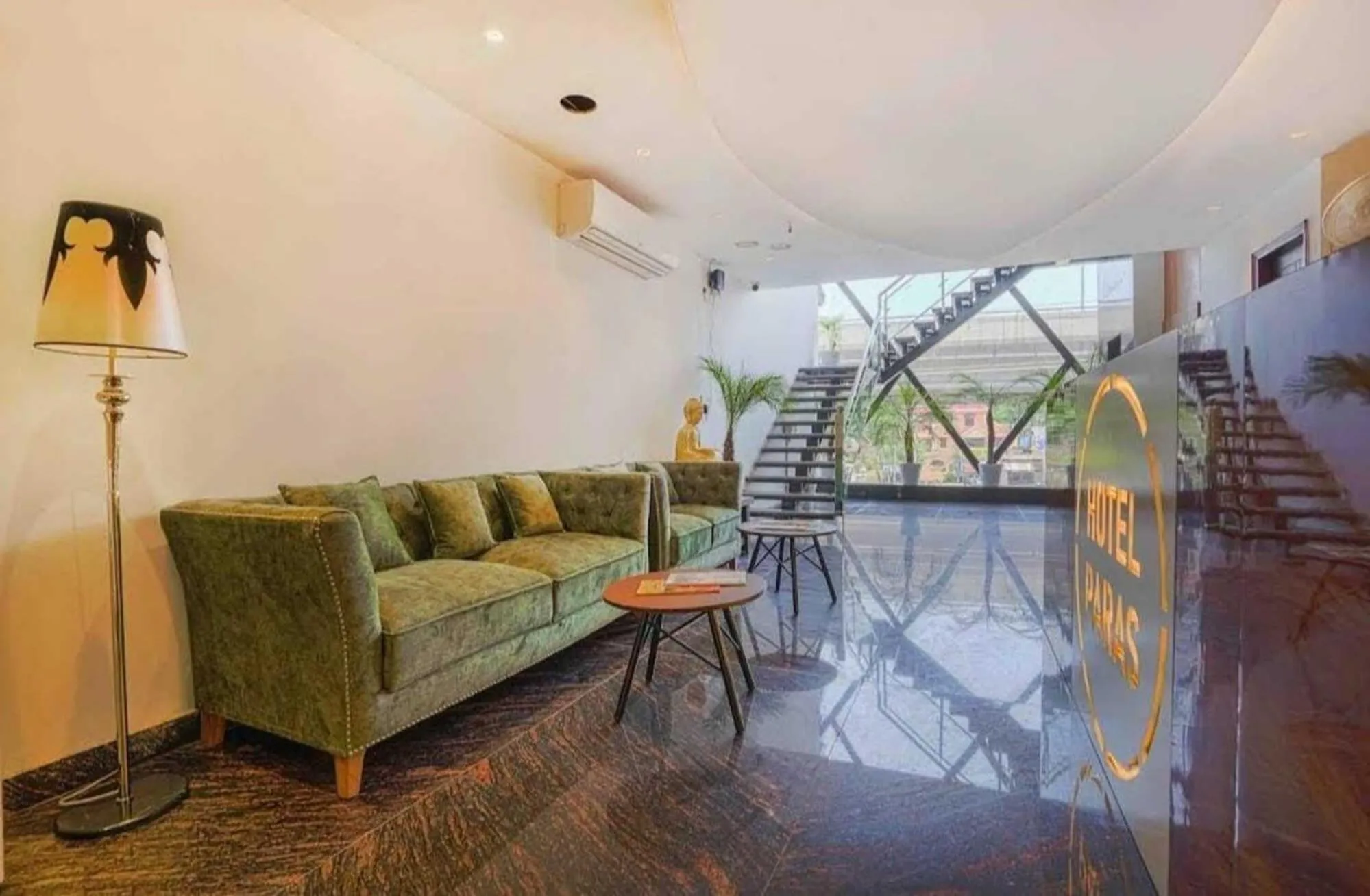 Lobby or reception in Hotel Paris Chandigarh Zirakpur