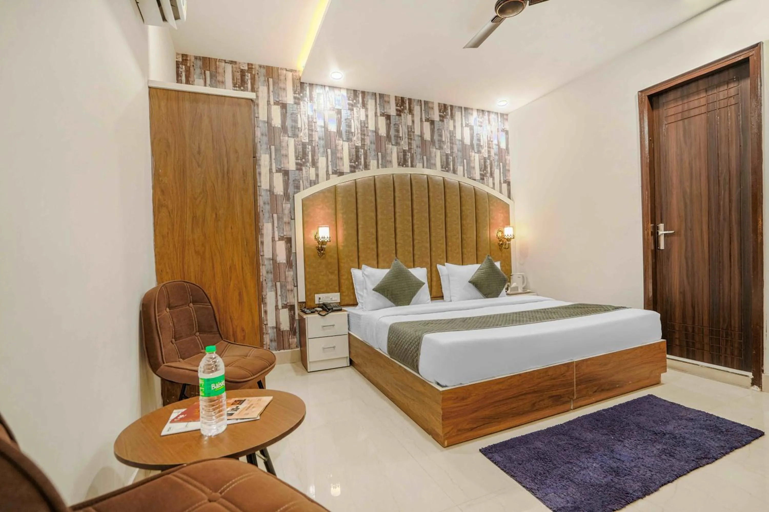 Photo of the whole room, Bed in Hotel Paras Chandigarh Zirakpur
