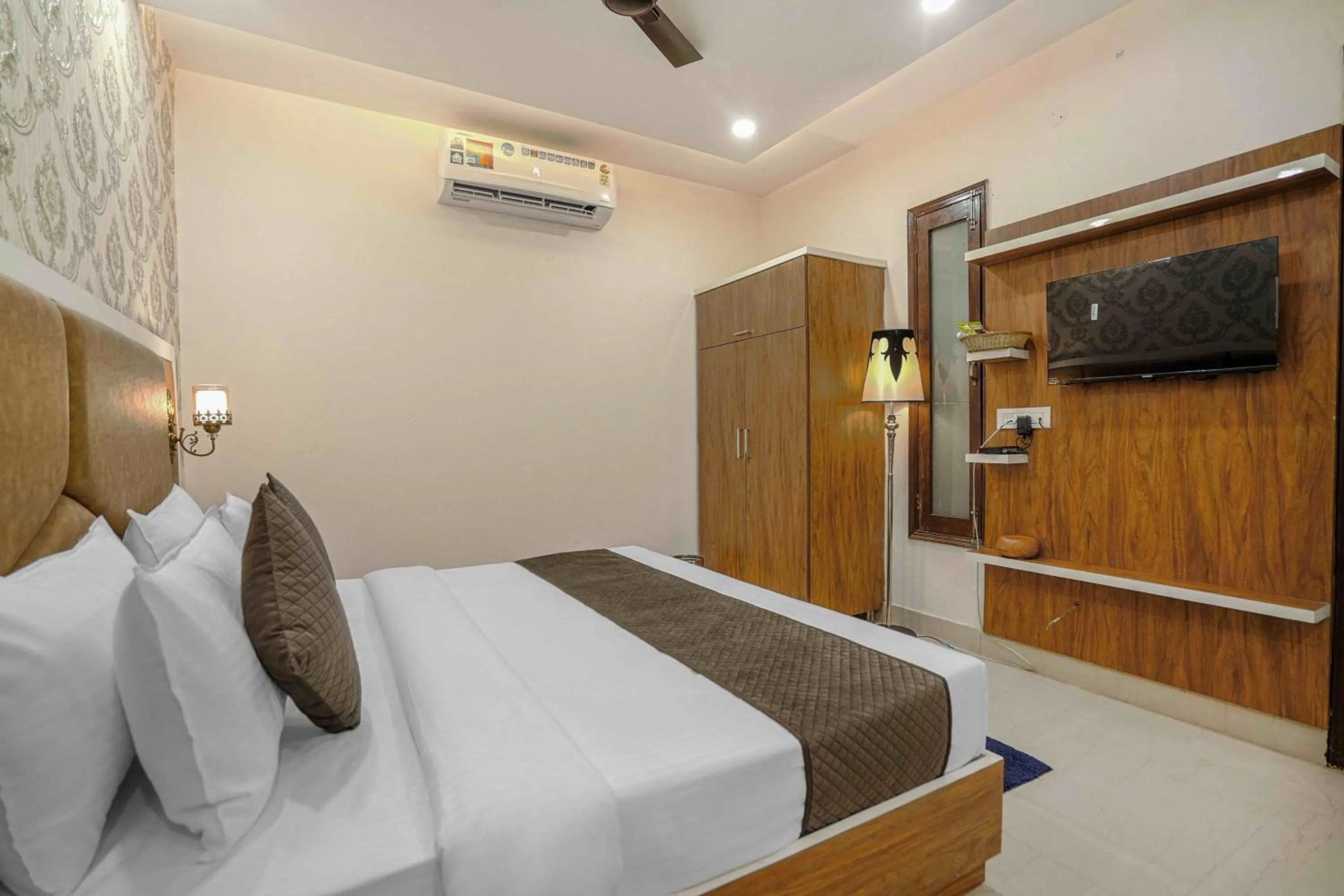 Photo of the whole room, Bed in Hotel Paras Chandigarh Zirakpur
