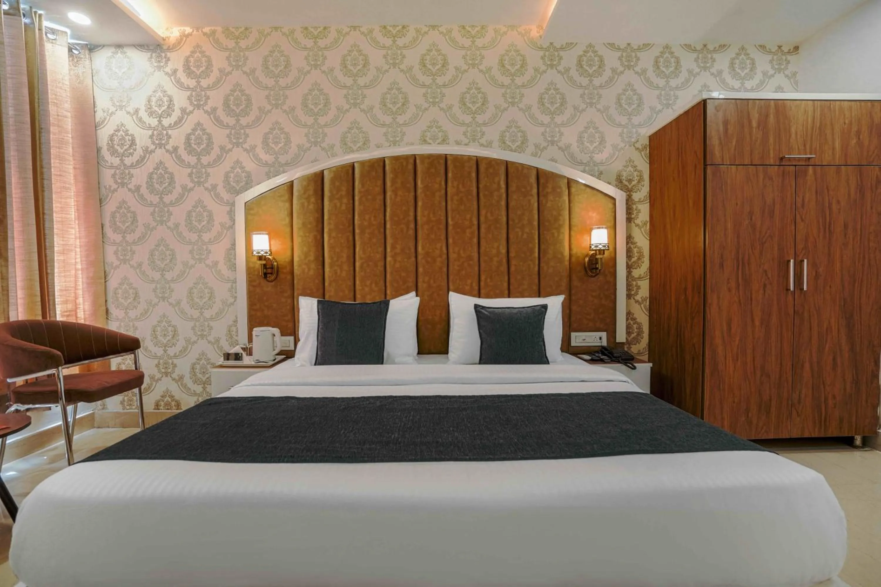 Bedroom, Bed in Hotel Paras Chandigarh Zirakpur