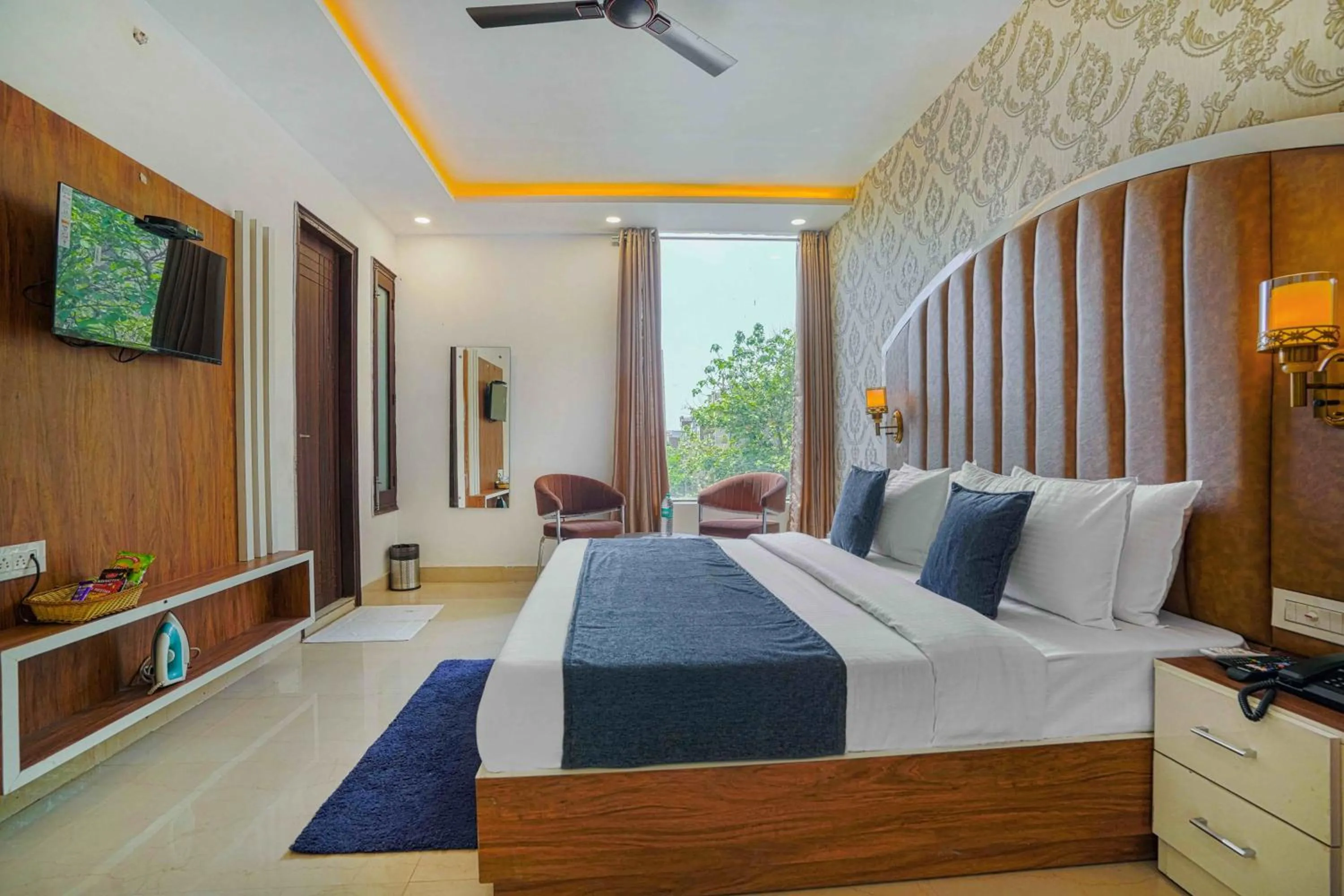 Bed in Hotel Paras Chandigarh Zirakpur