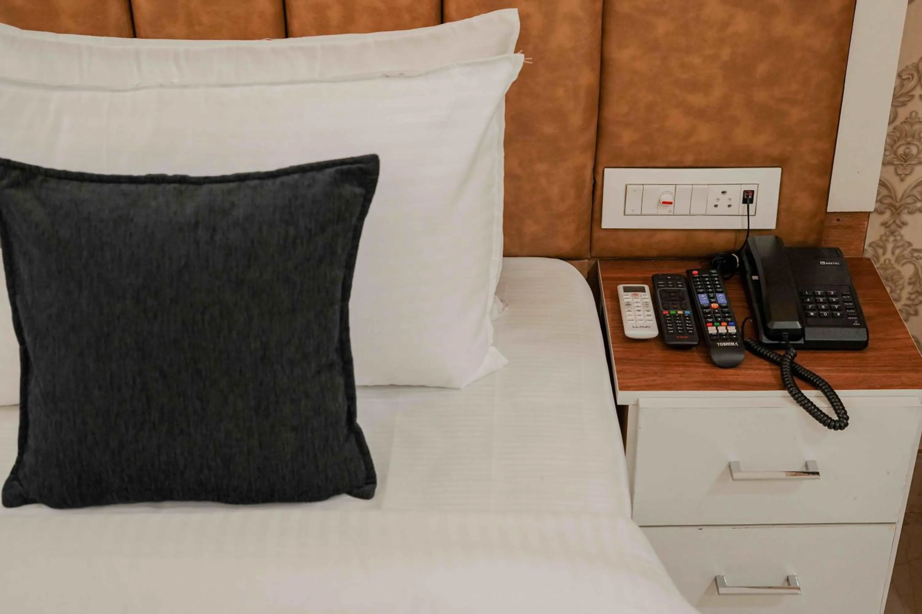 hair dresser in Hotel Paras Chandigarh Zirakpur