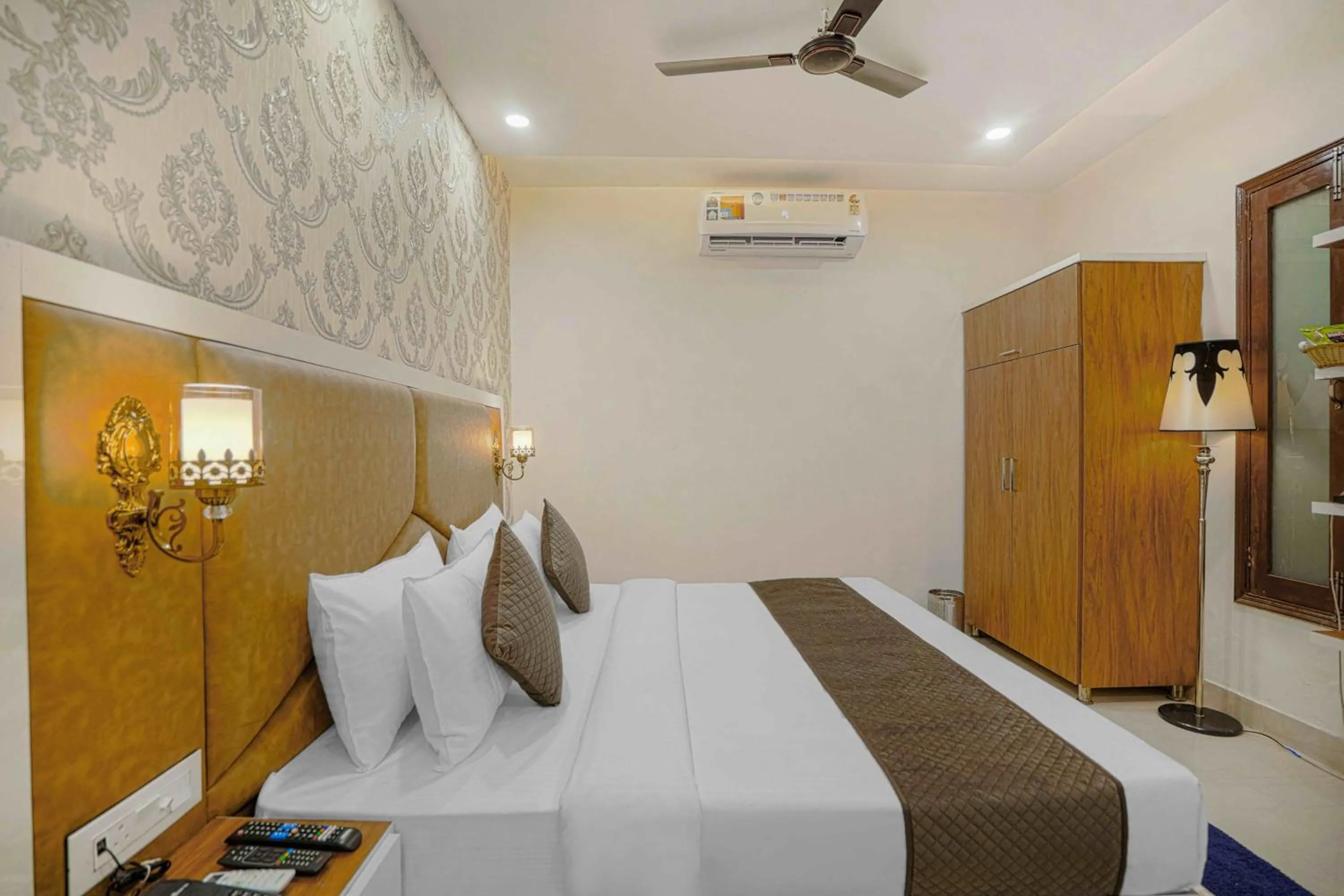 Bed in Hotel Paras Chandigarh Zirakpur