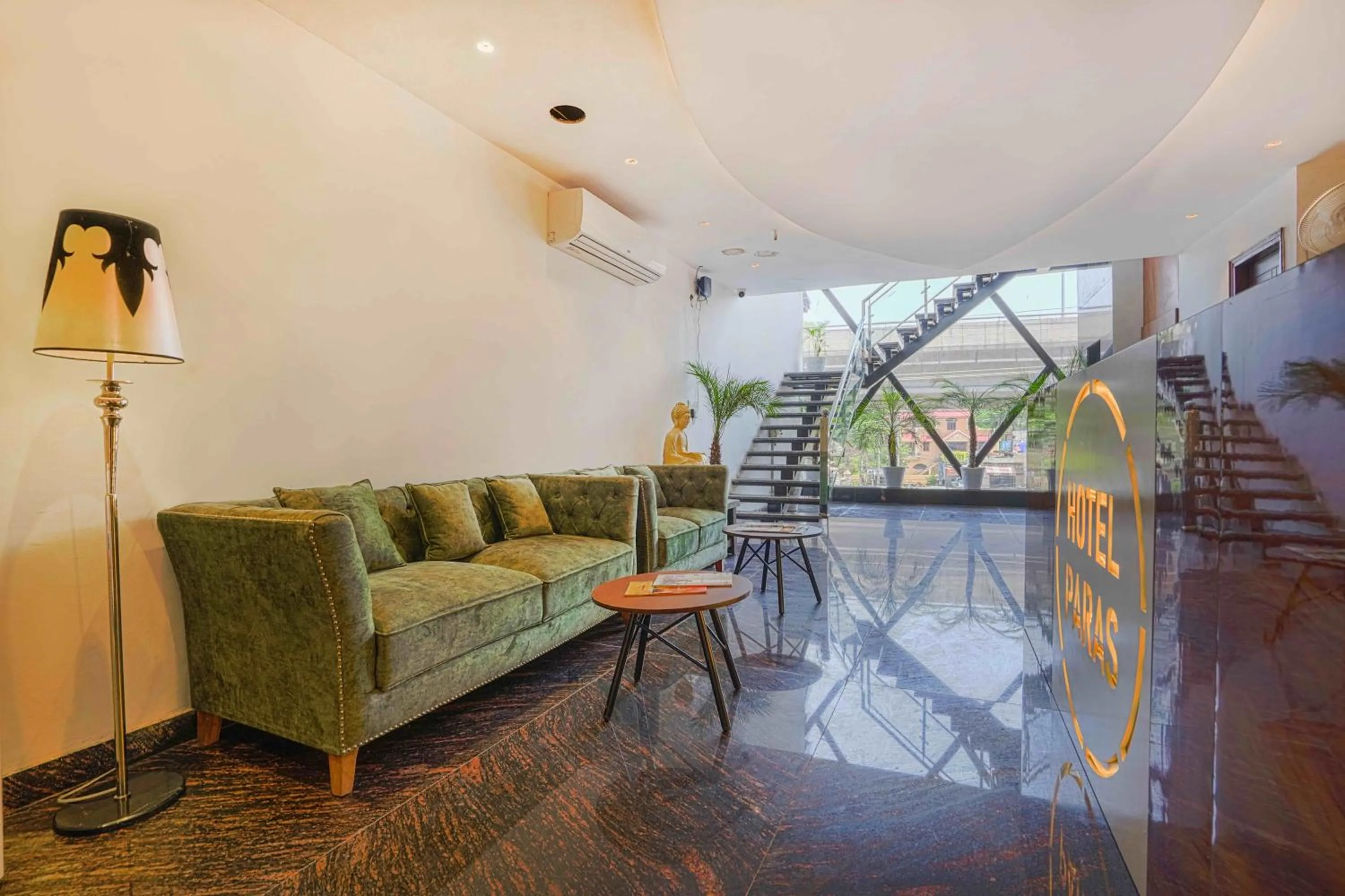 Lobby or reception in Hotel Paras Chandigarh Zirakpur