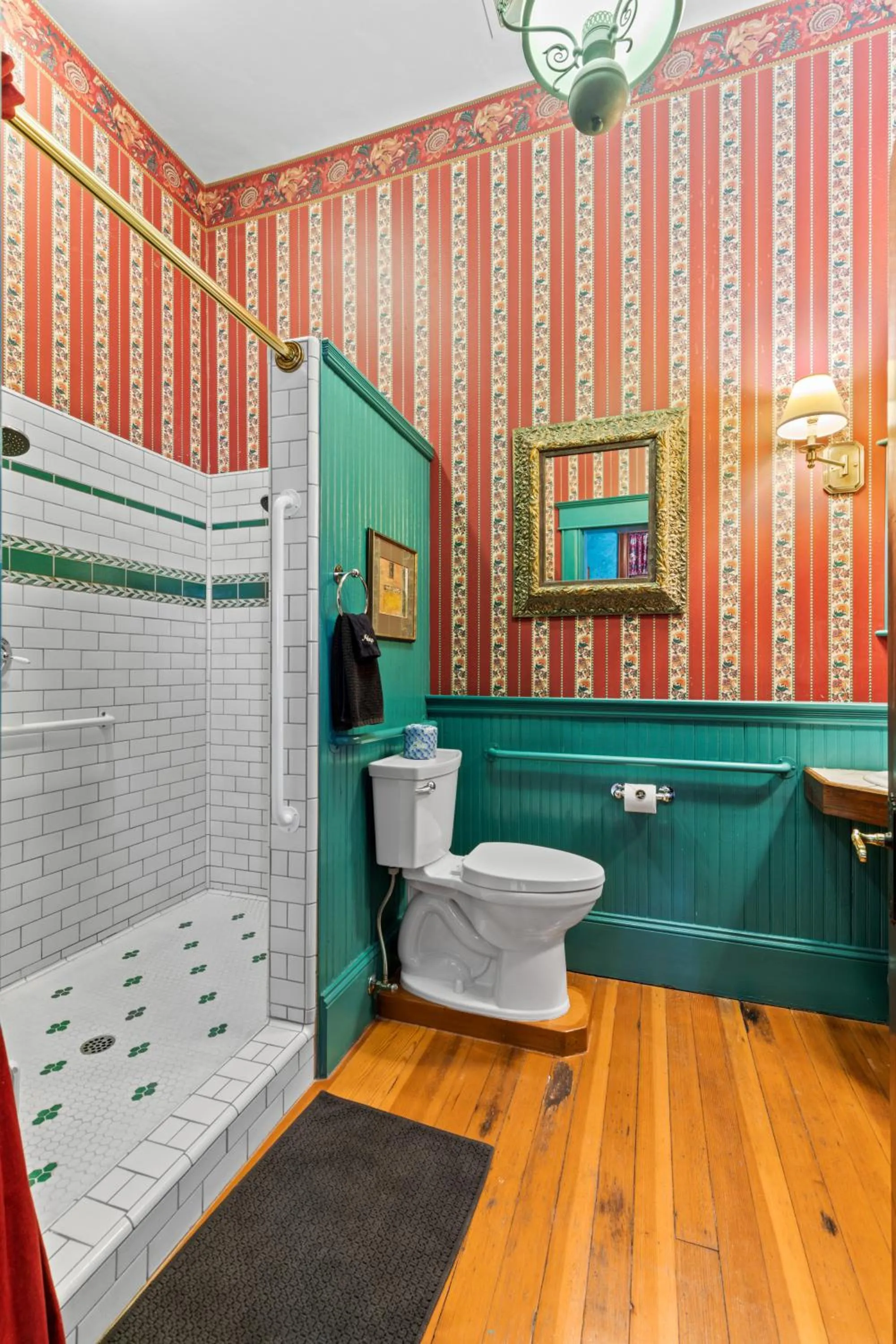 Shower in The Peerless Hotel