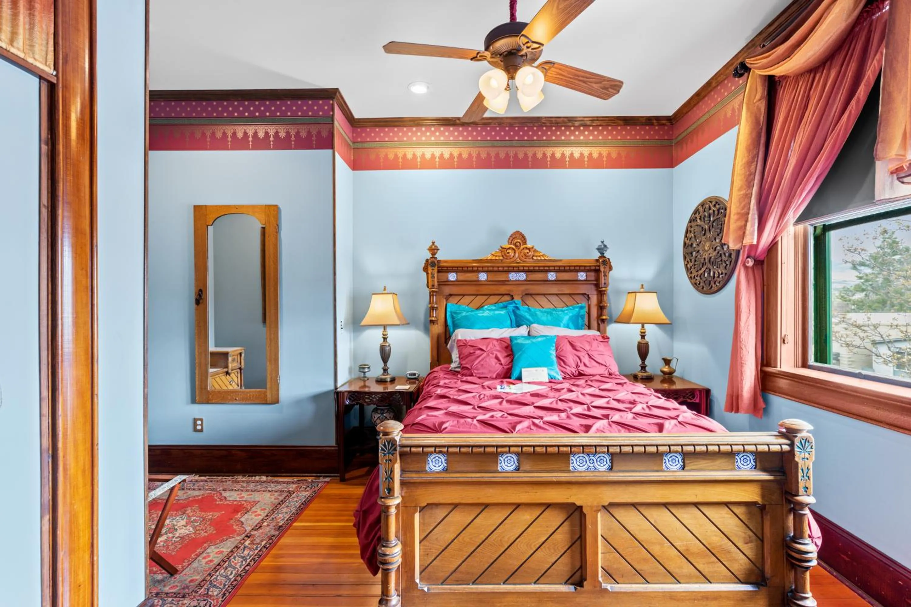 Bed in The Peerless Hotel