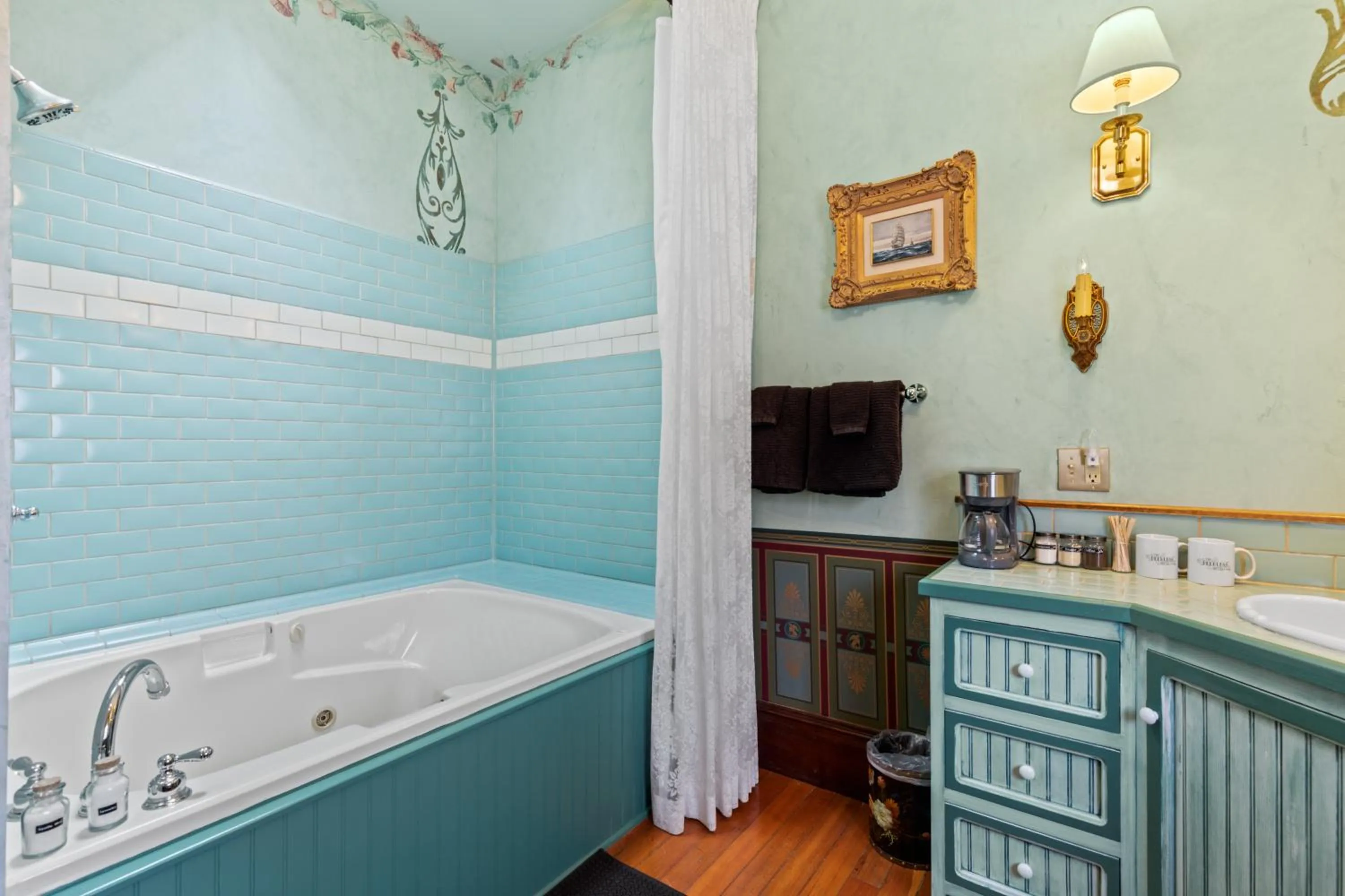 Hot Tub in The Peerless Hotel