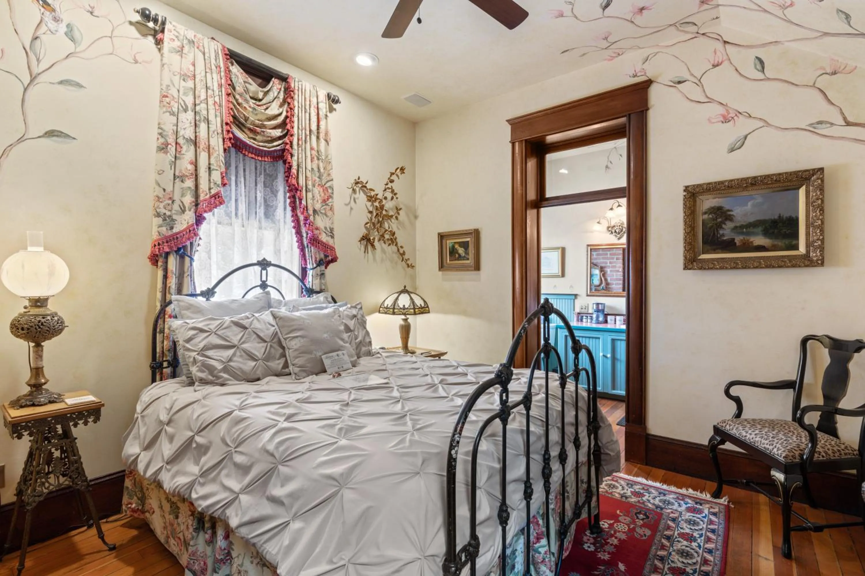 Bed in The Peerless Hotel