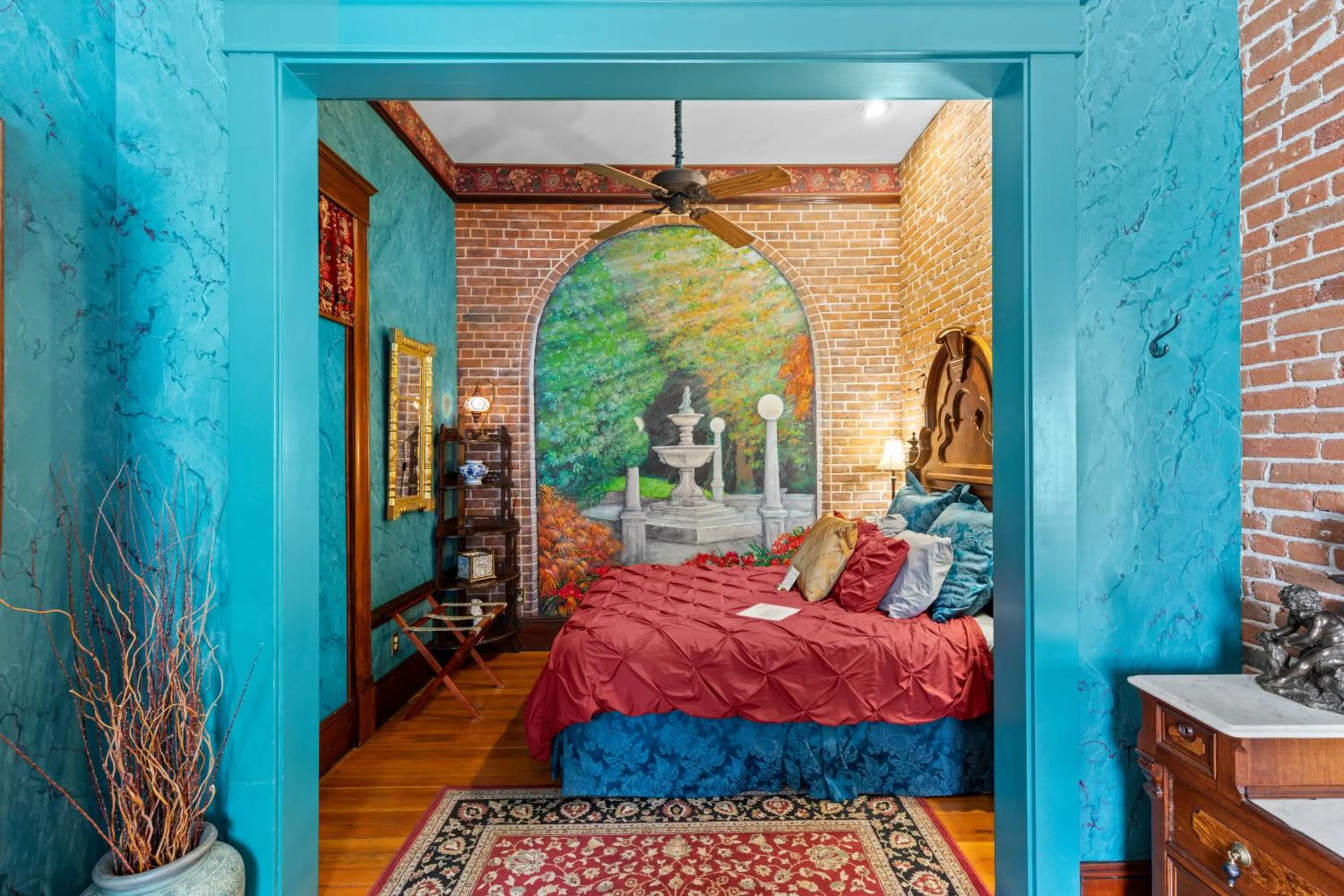 Bed in The Peerless Hotel