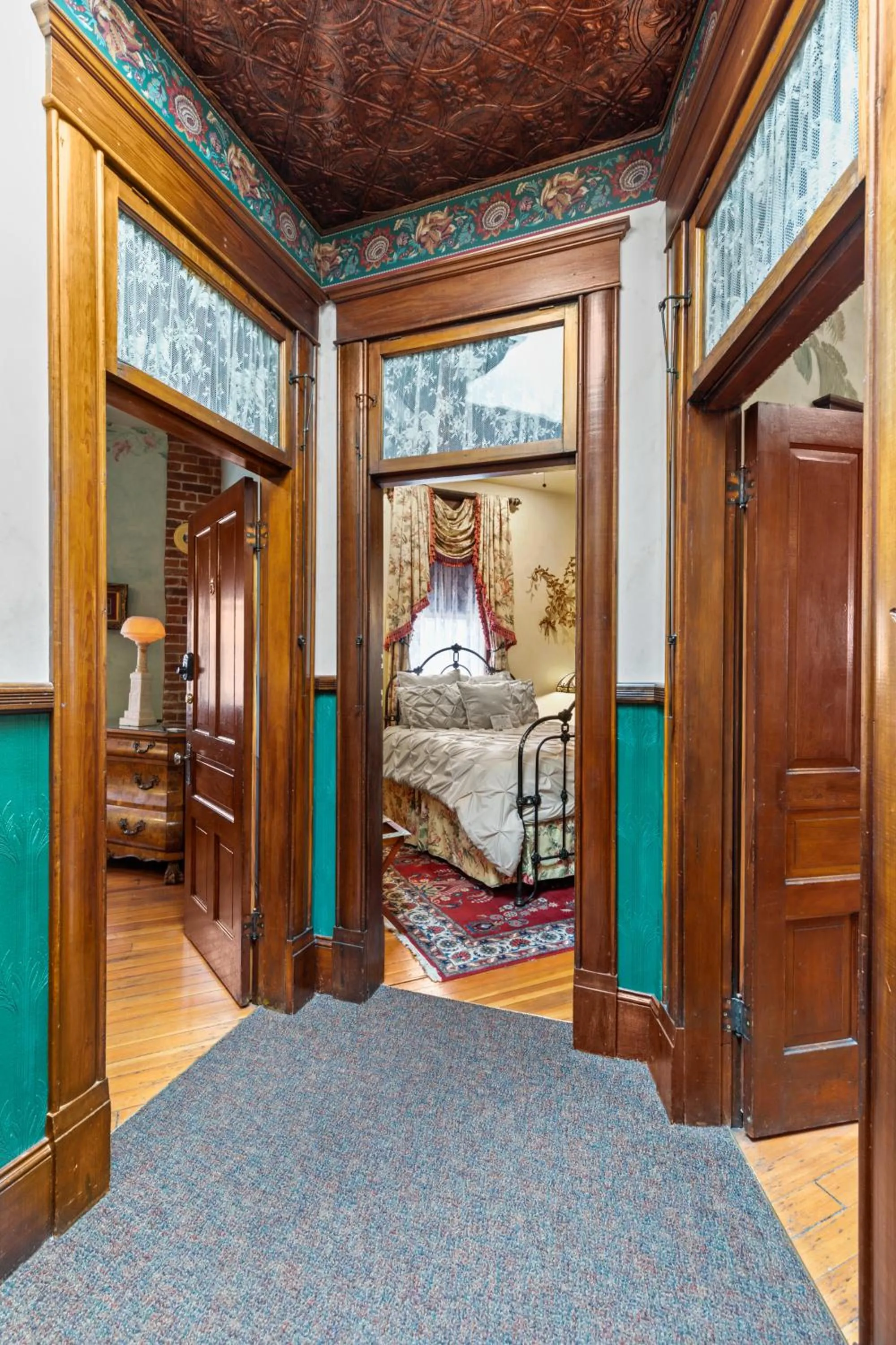 Bed in The Peerless Hotel