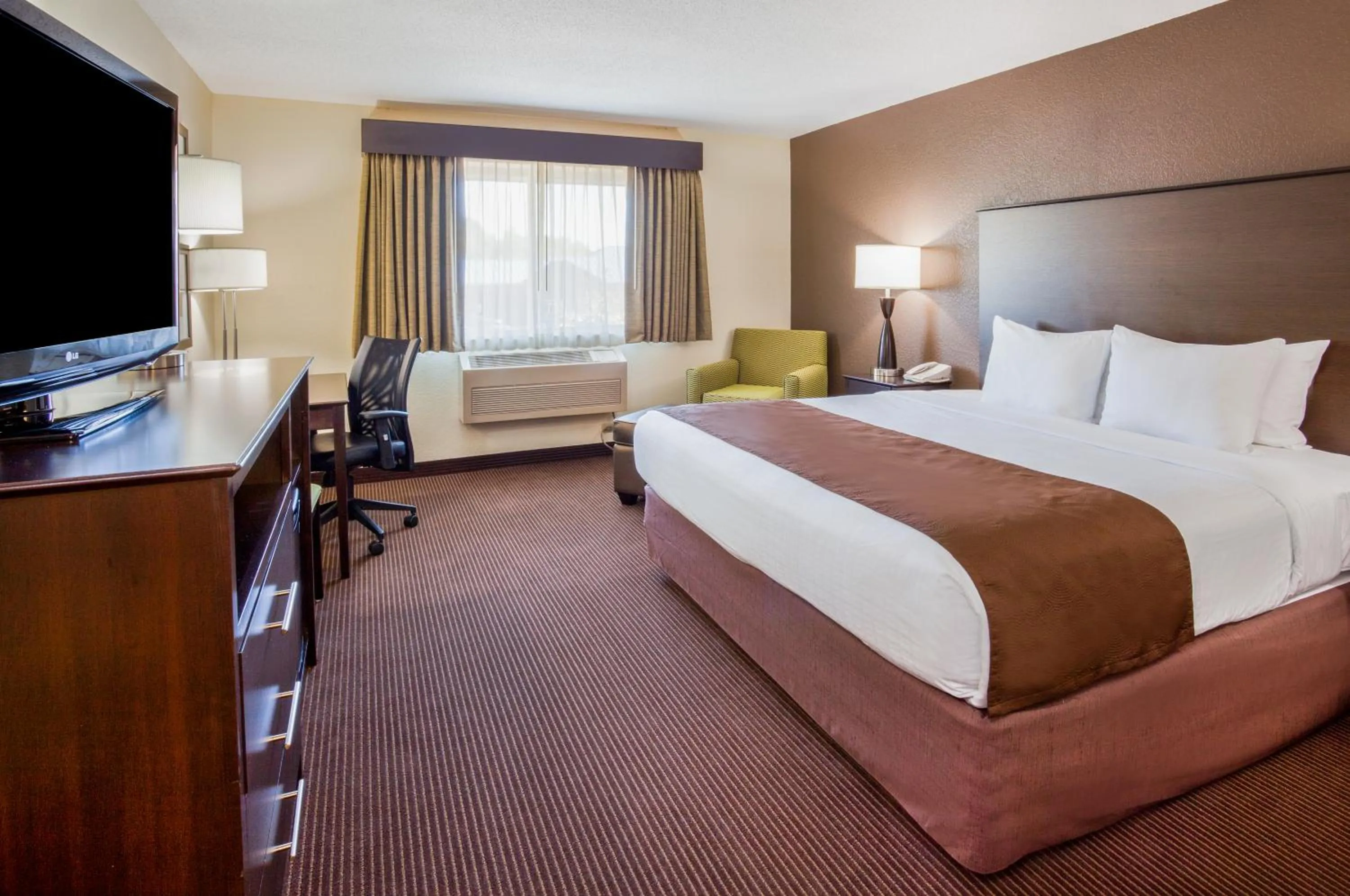 Photo of the whole room, Bed in AmericInn by Wyndham Rhinelander