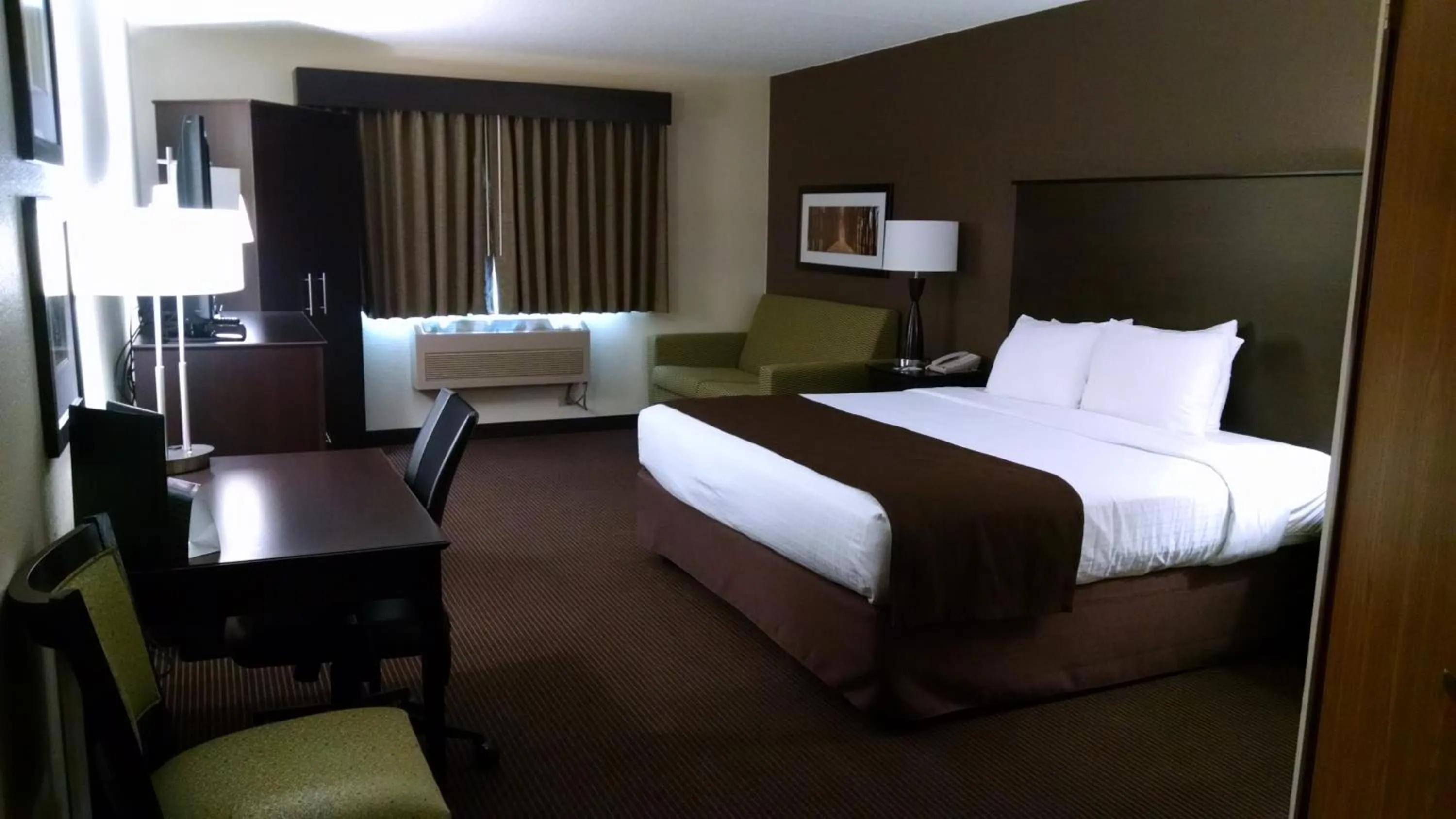 Photo of the whole room, Bed in AmericInn by Wyndham Rhinelander