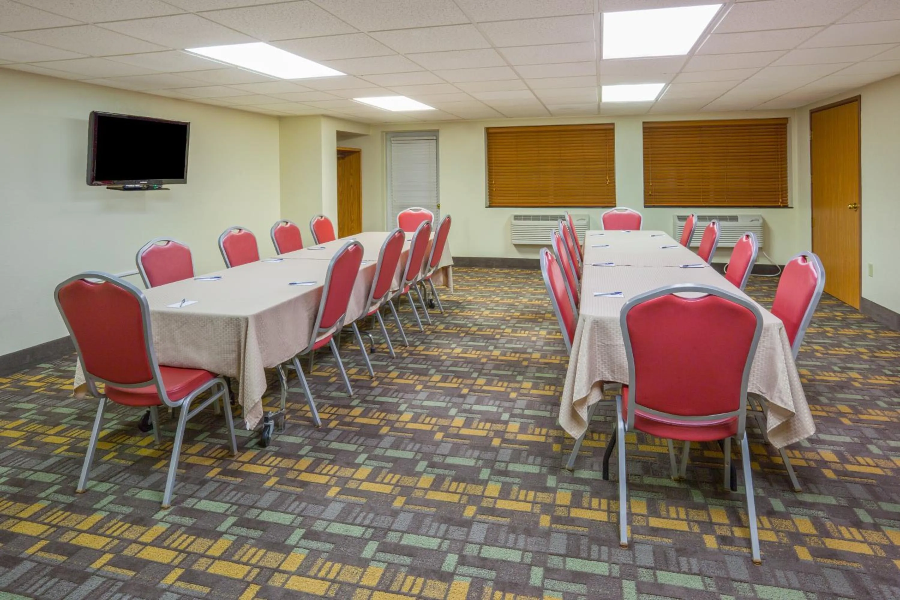 Meeting/conference room in AmericInn by Wyndham Rhinelander