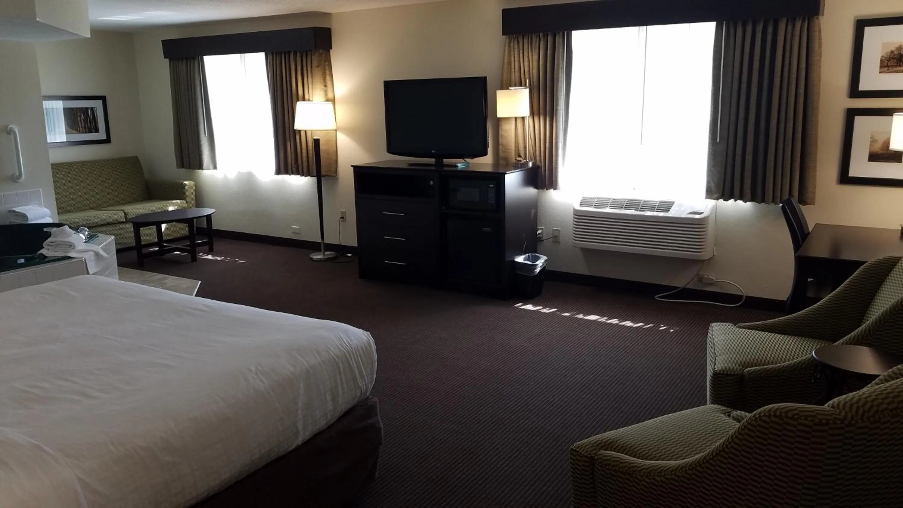 Photo of the whole room, Bed in AmericInn by Wyndham Rhinelander