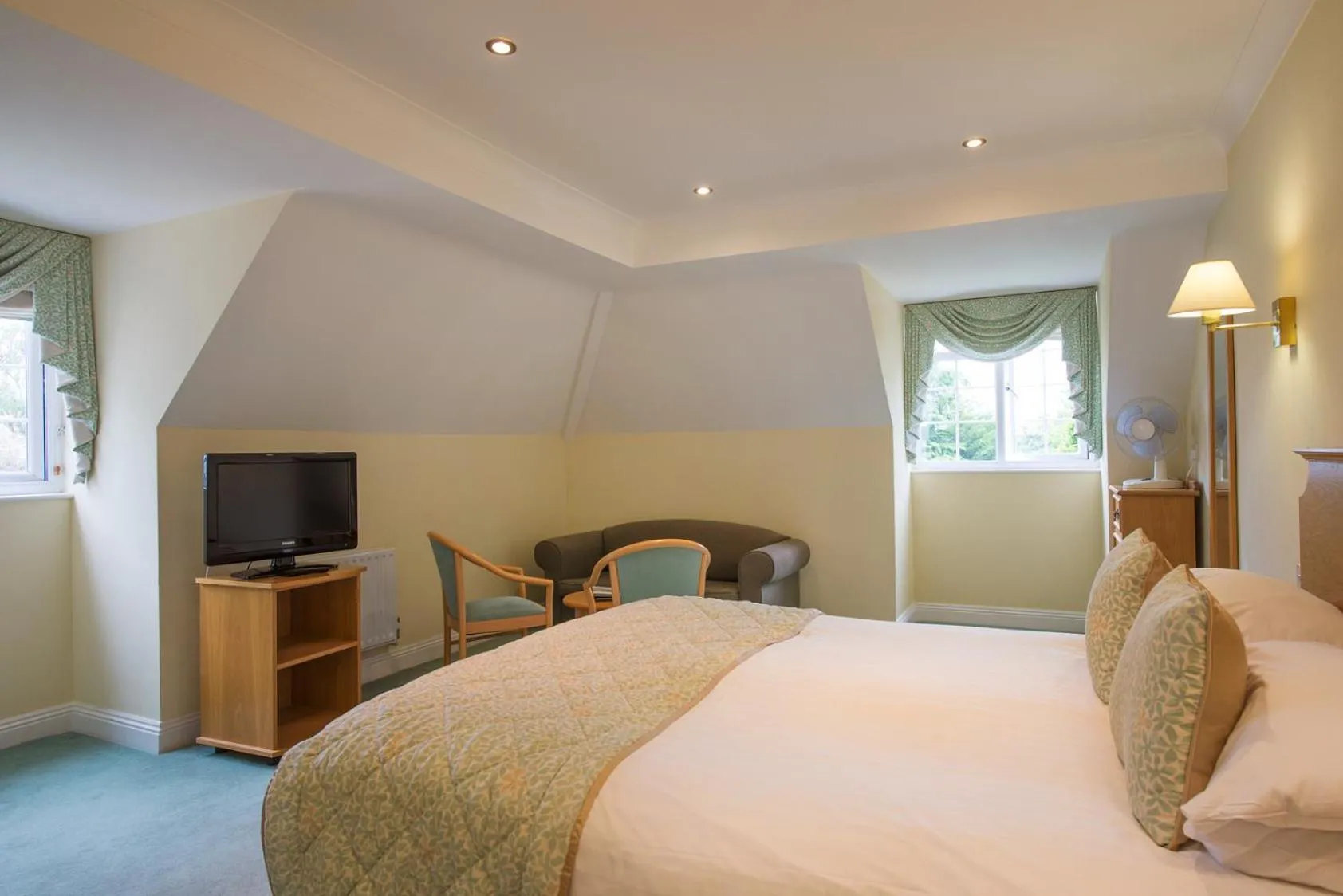 Bedroom, Bed in Beaulieu Hotel