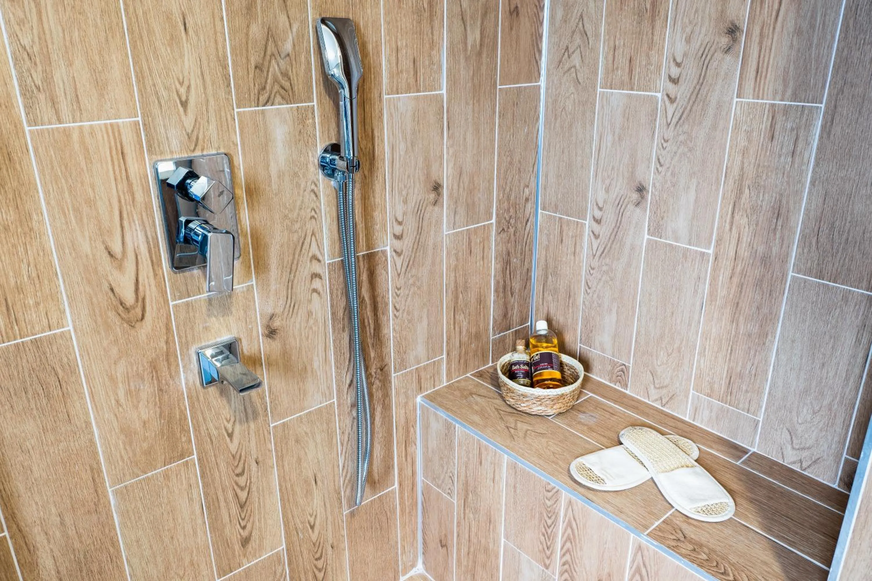 Shower in Yusufhan Suites