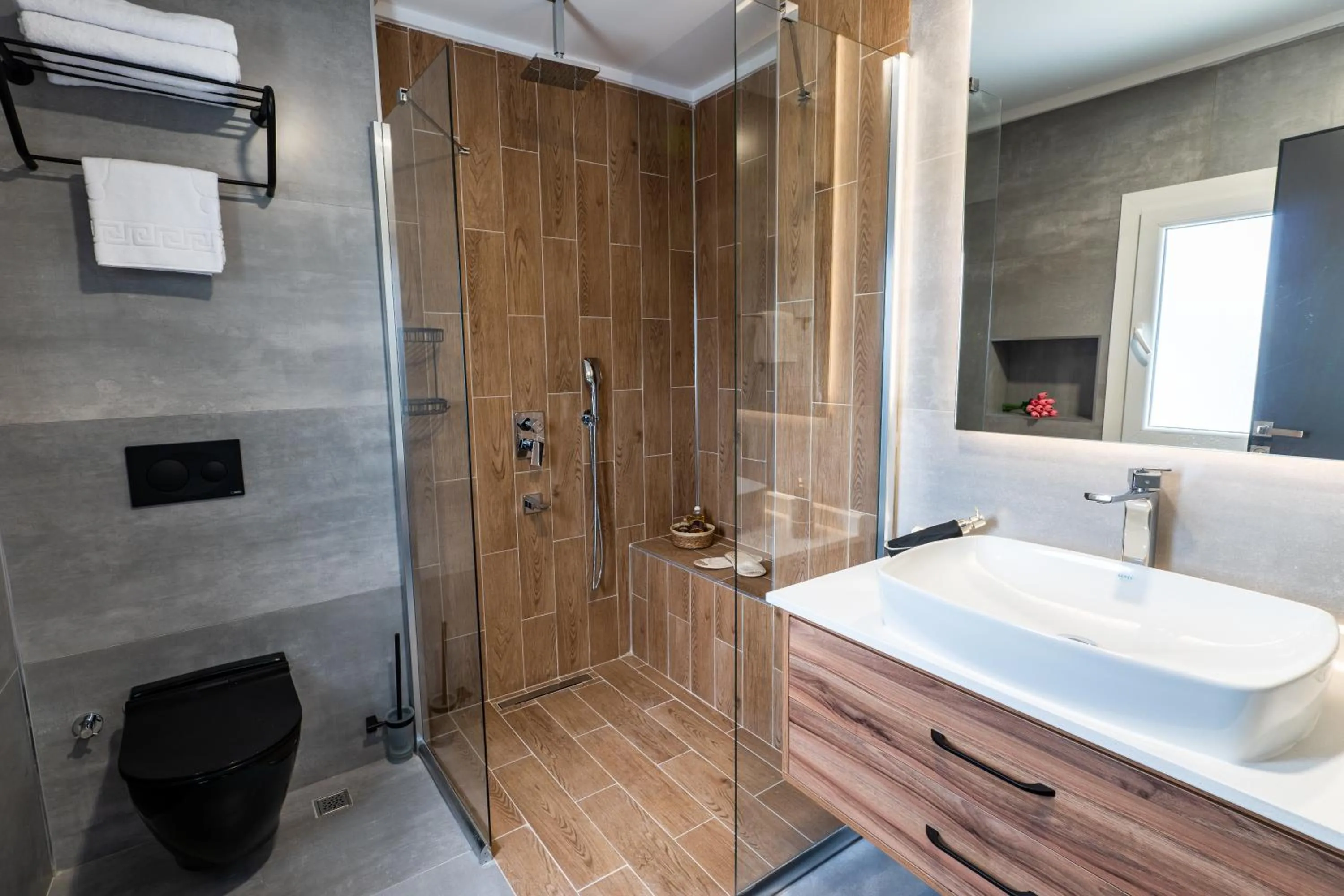 Shower in Yusufhan Suites