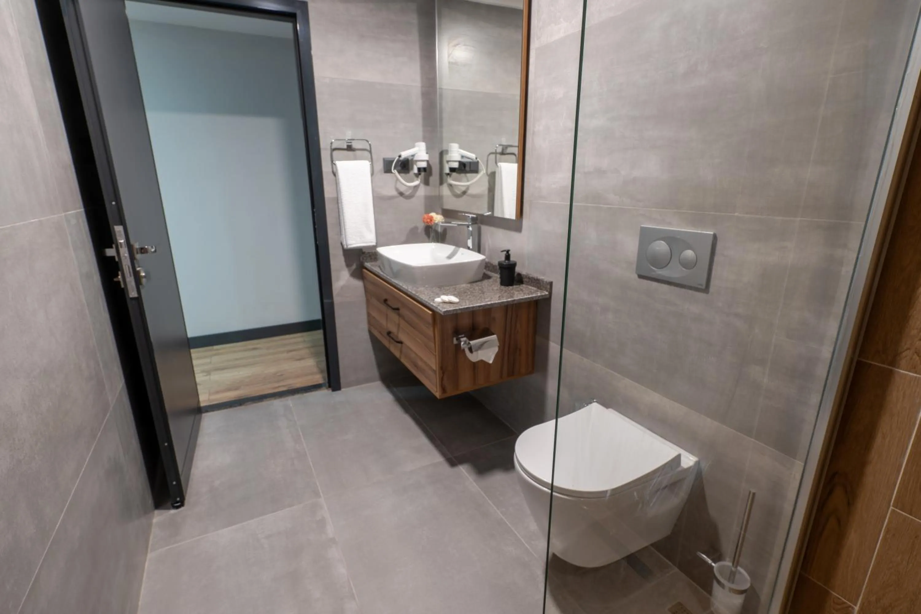 Shower in Yusufhan Suites