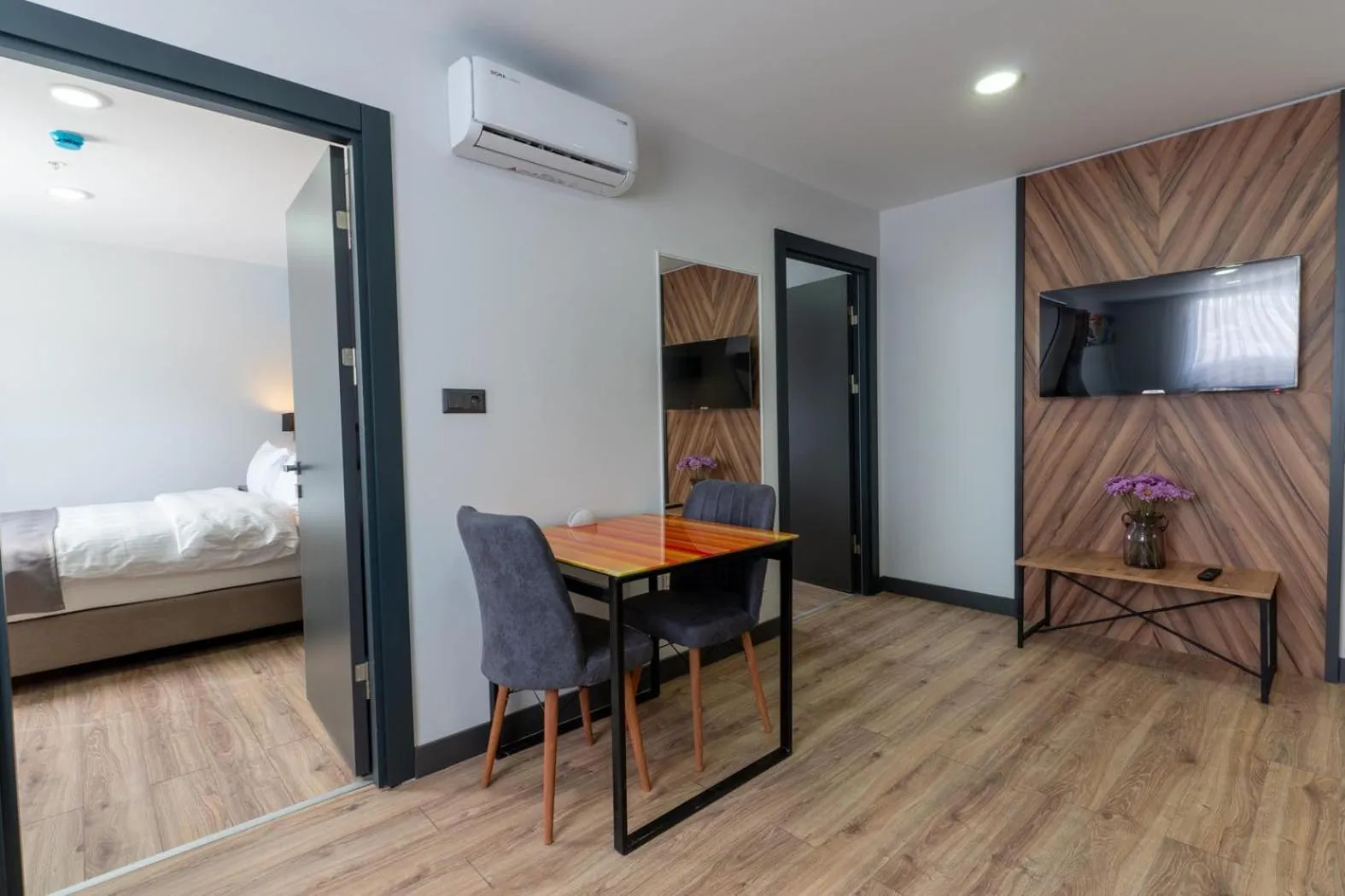 Seating area, Bed in Yusufhan Suites