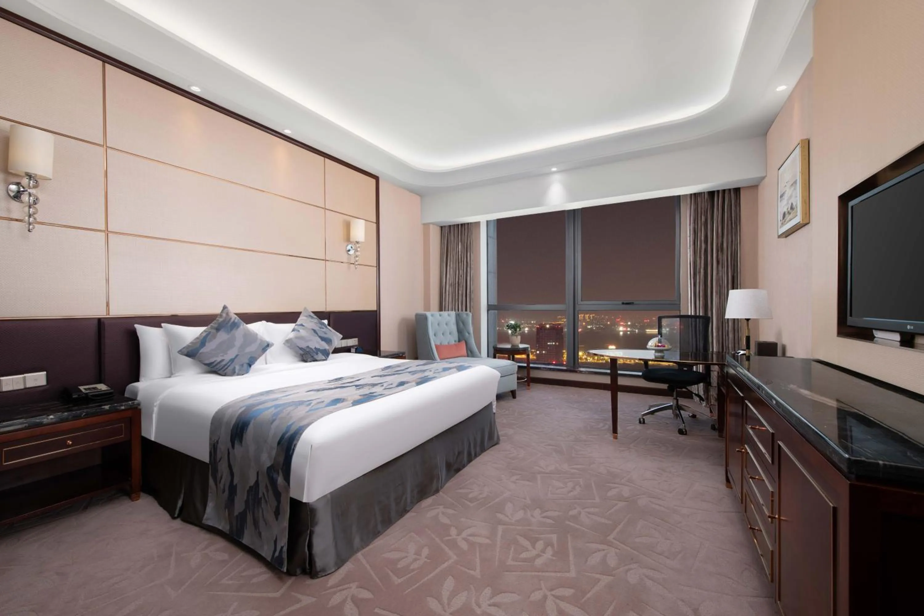 Bedroom, Bed in Wyndham Grand Plaza Royale Changsheng Jiangyin