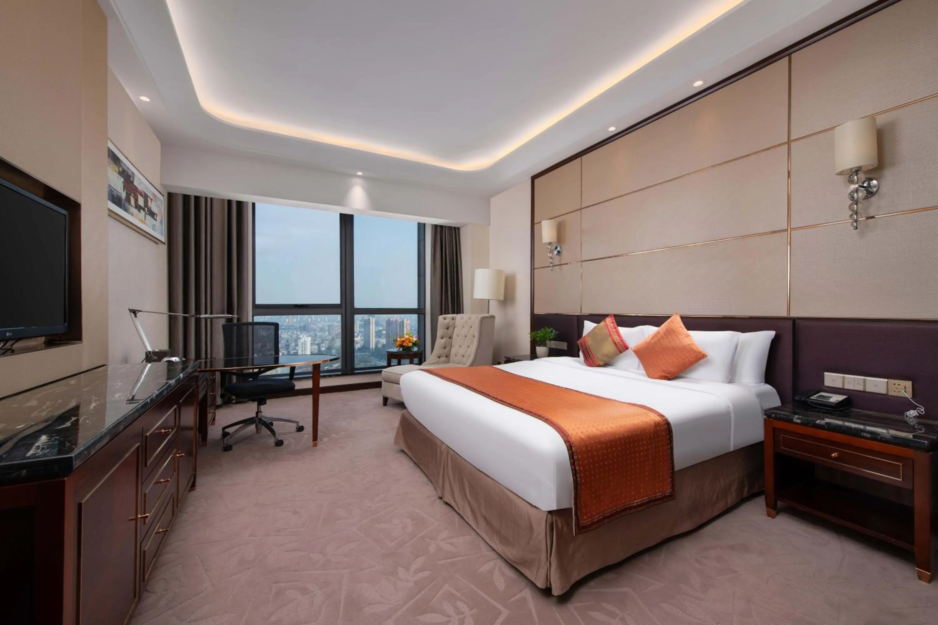 Property building, Bed in Wyndham Grand Plaza Royale Changsheng Jiangyin
