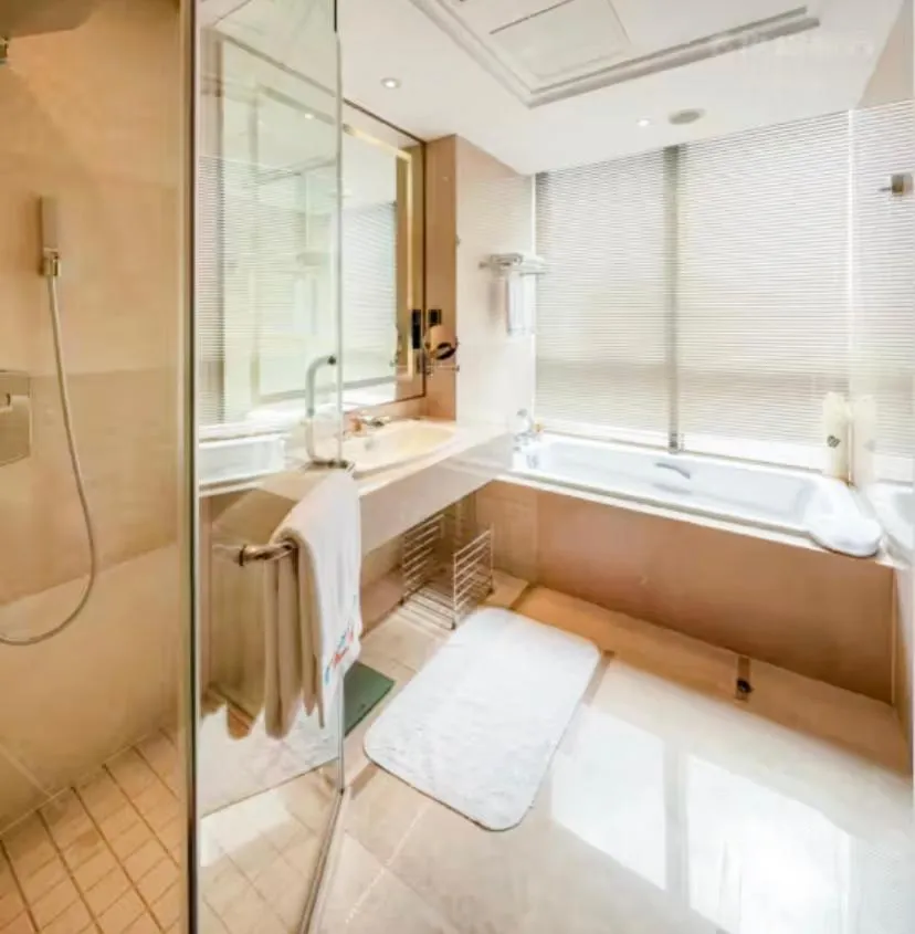 Bath, Bed in Wyndham Grand Plaza Royale Changsheng Jiangyin