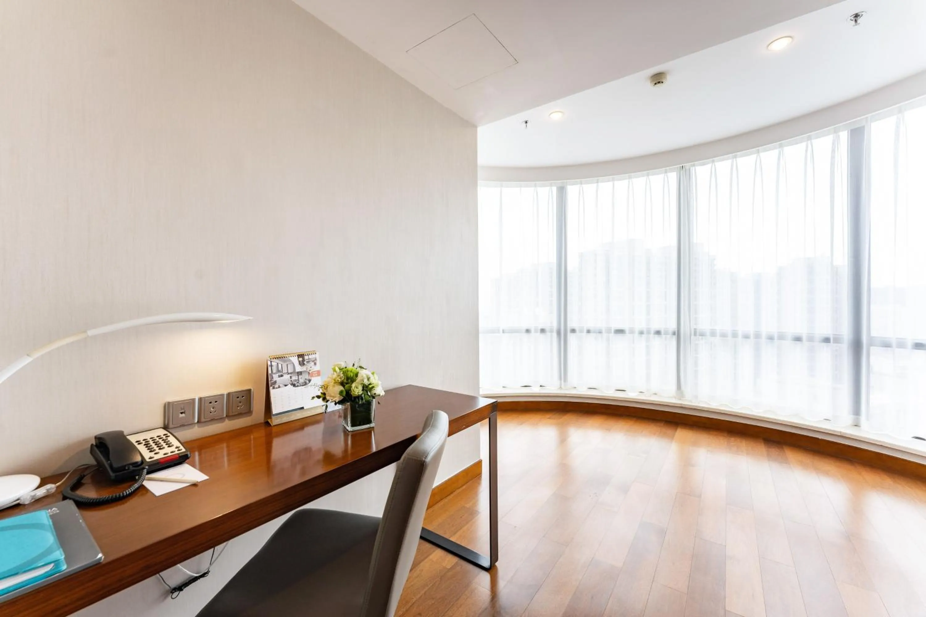 Balcony/Terrace in Modena by Fraser Zhuankou Wuhan