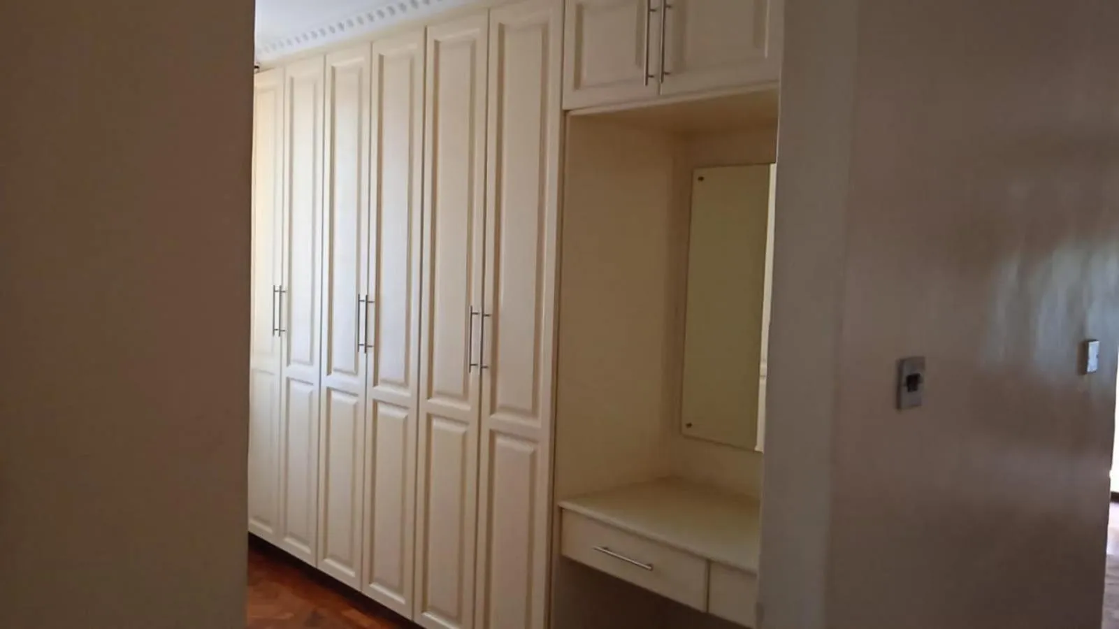 wardrobe in dreamplace Gigiri