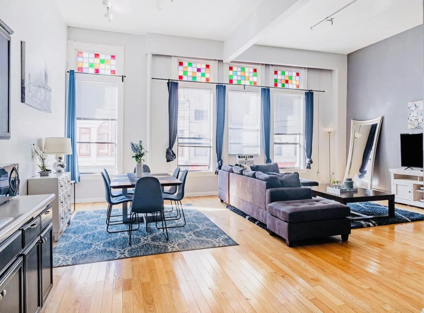 Free Parking Walk to Conv Center 5 Beds Loft