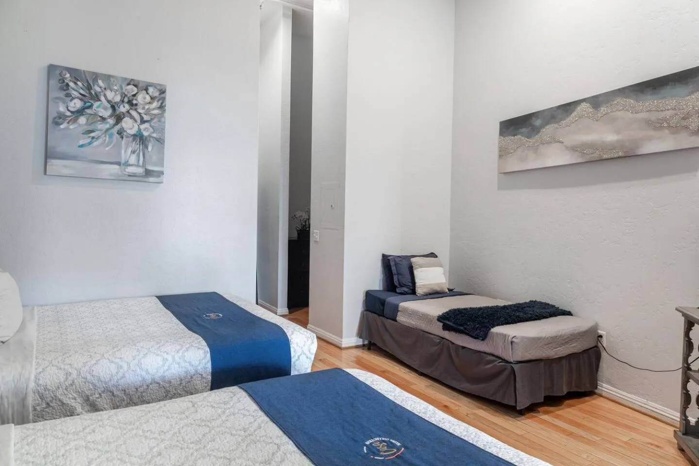 Bed in Free Parking Walk to Conv Center 5 Beds Loft