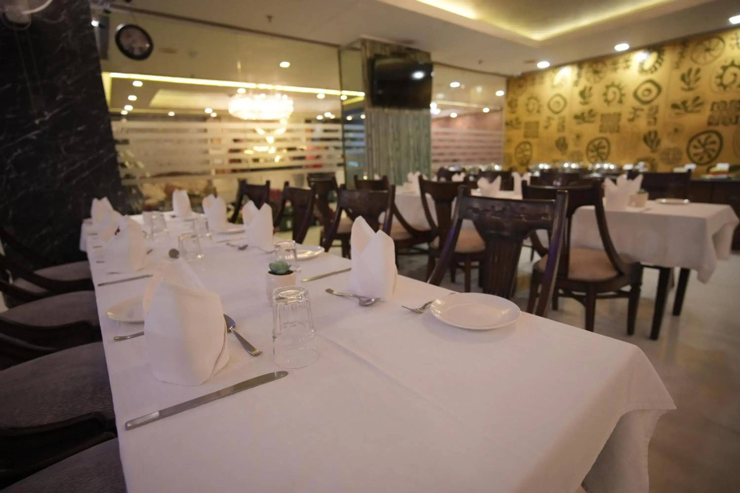 Restaurant/places to eat in Hotel Atulyaa Taj Restaurant/places to eat in Hotel Atulyaa Taj