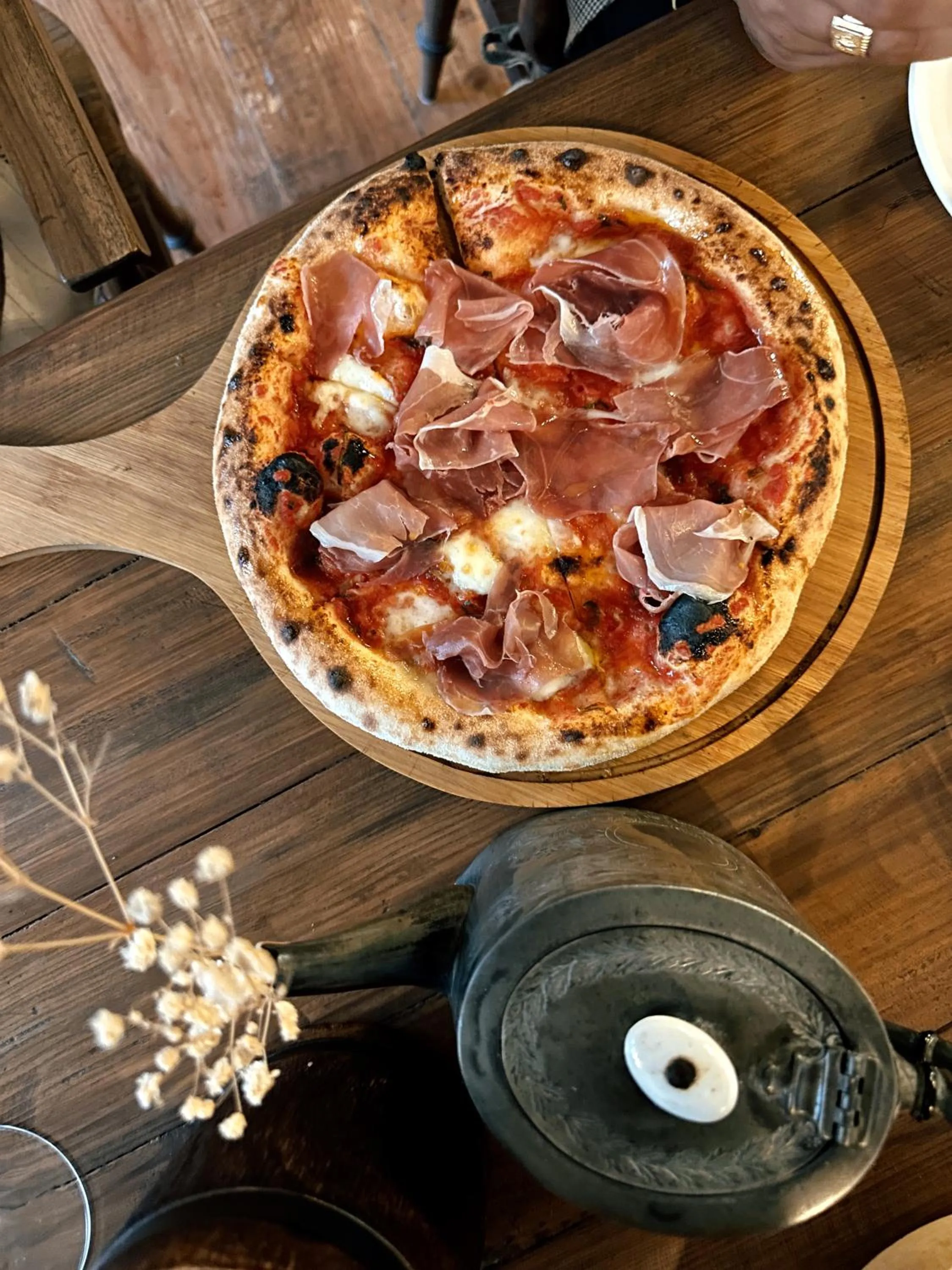 Restaurant/places to eat in Hotel Atulyaa Taj