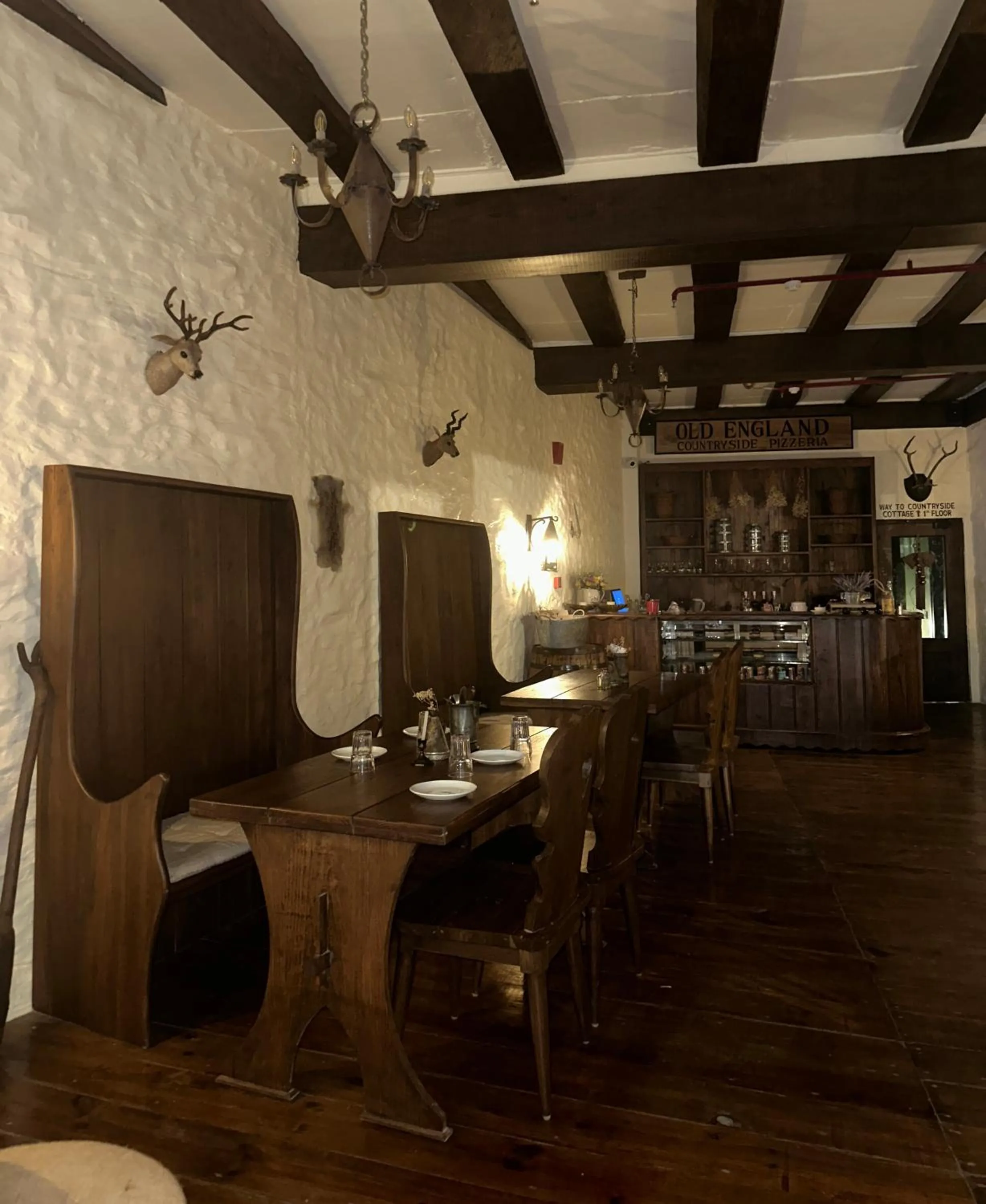 Restaurant/places to eat in Hotel Atulyaa Taj