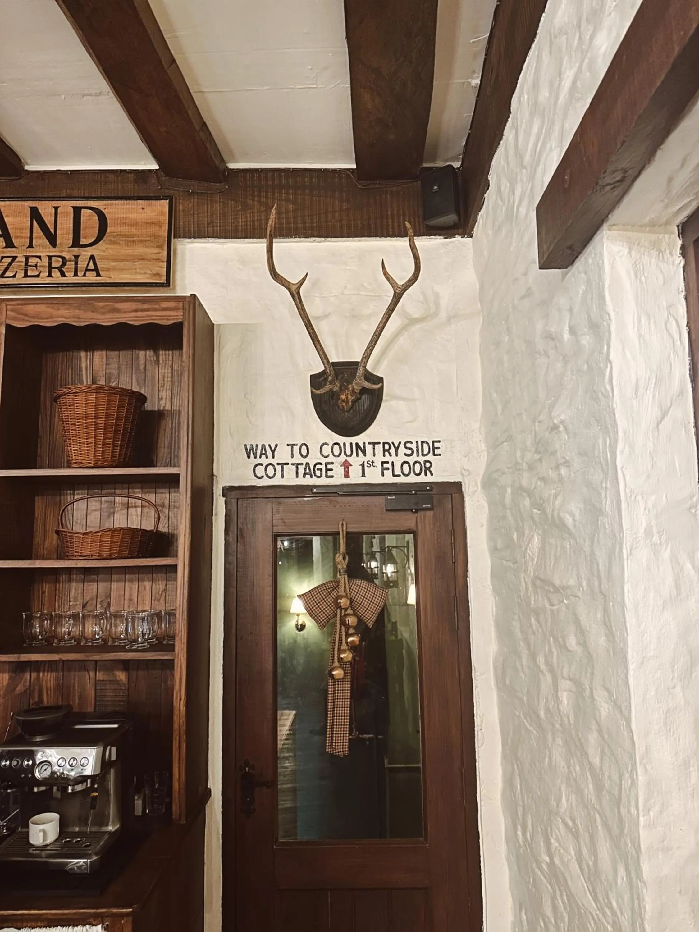 Restaurant/places to eat in Hotel Atulyaa Taj