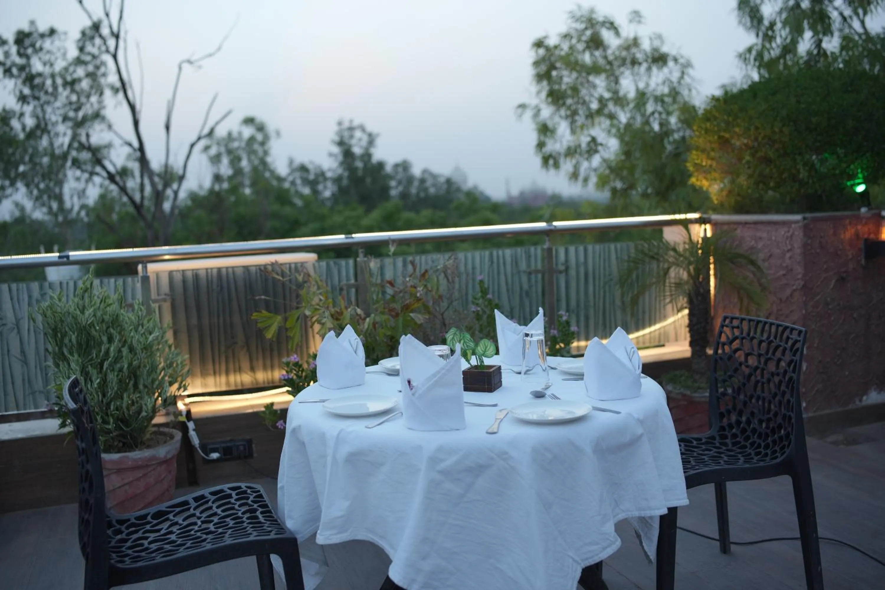Patio in Hotel Atulyaa Taj