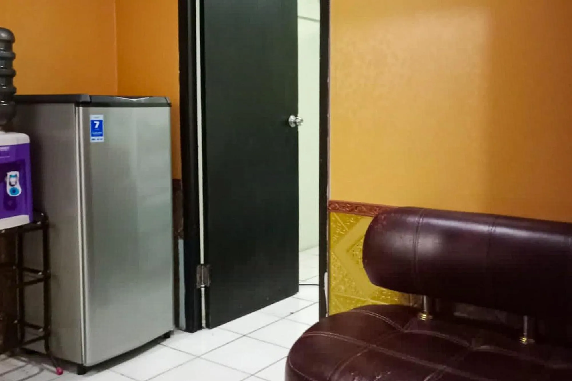 Seating area in RedLiving Apartemen Modernland - Lian Property Tower Biru