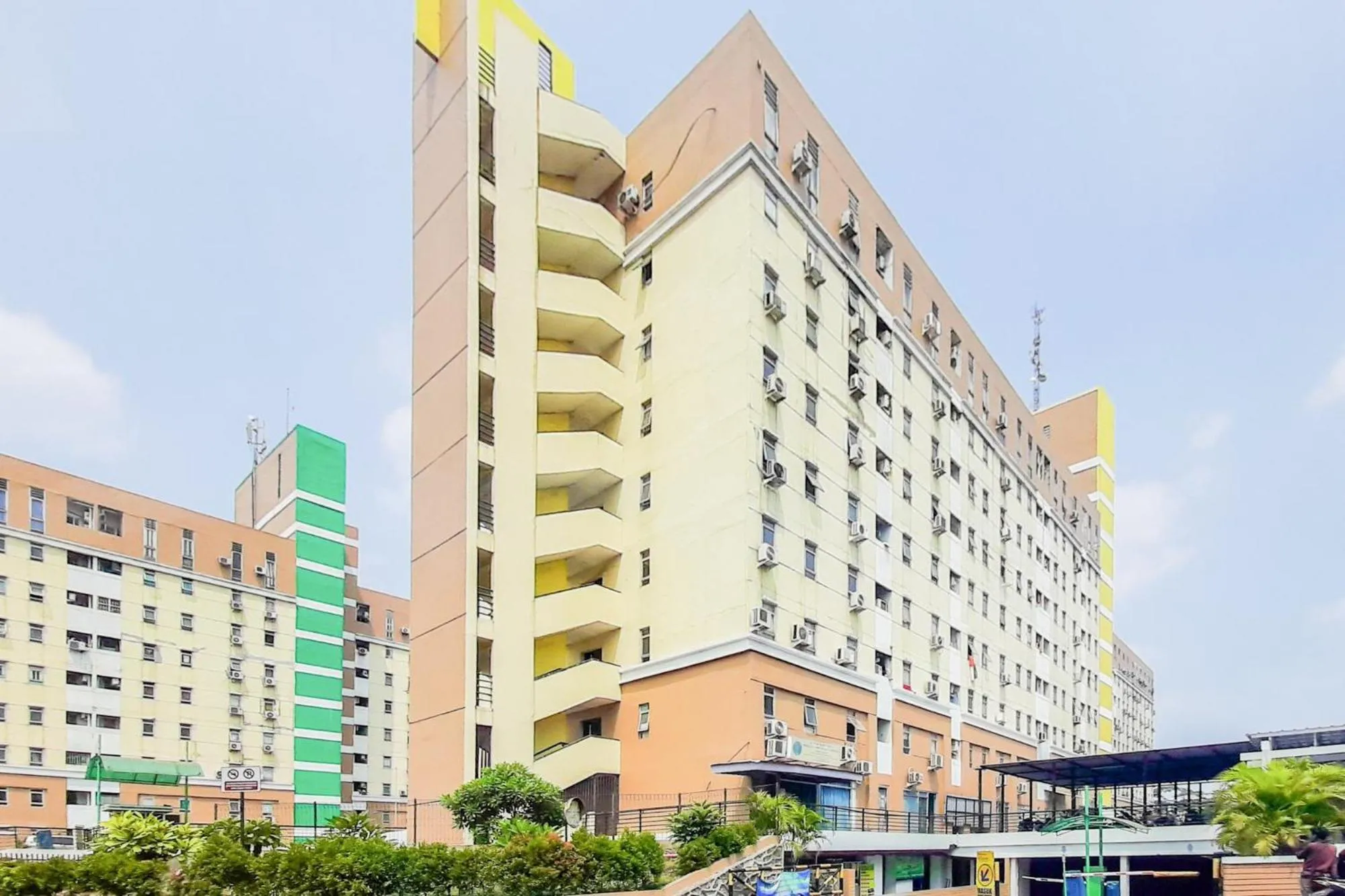 Property building in RedLiving Apartemen Modernland - Lian Property Tower Biru