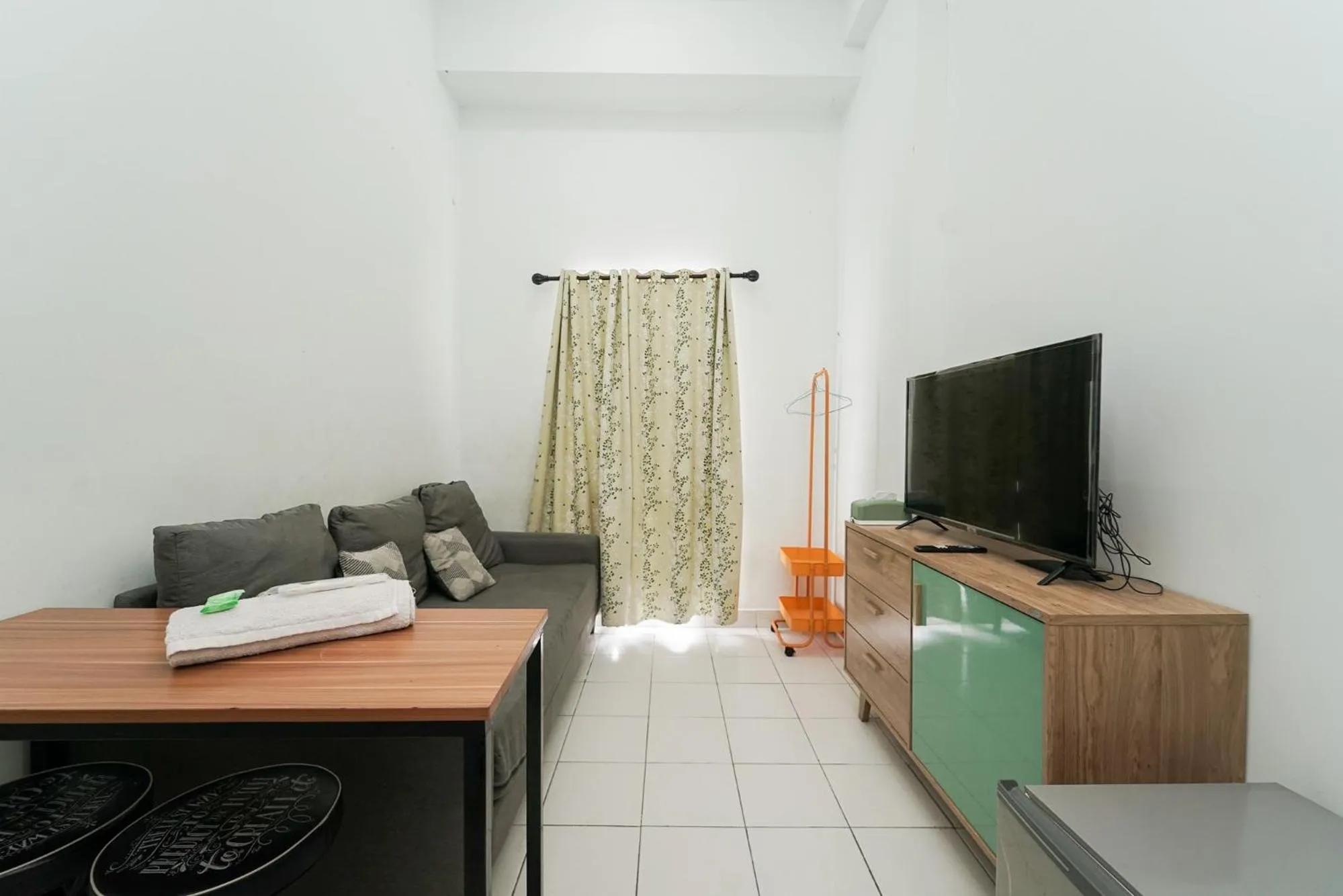 TV and multimedia in RedLiving Apartemen Patra Land Urbano - Happy Rooms Tower Mid-West with Netflix