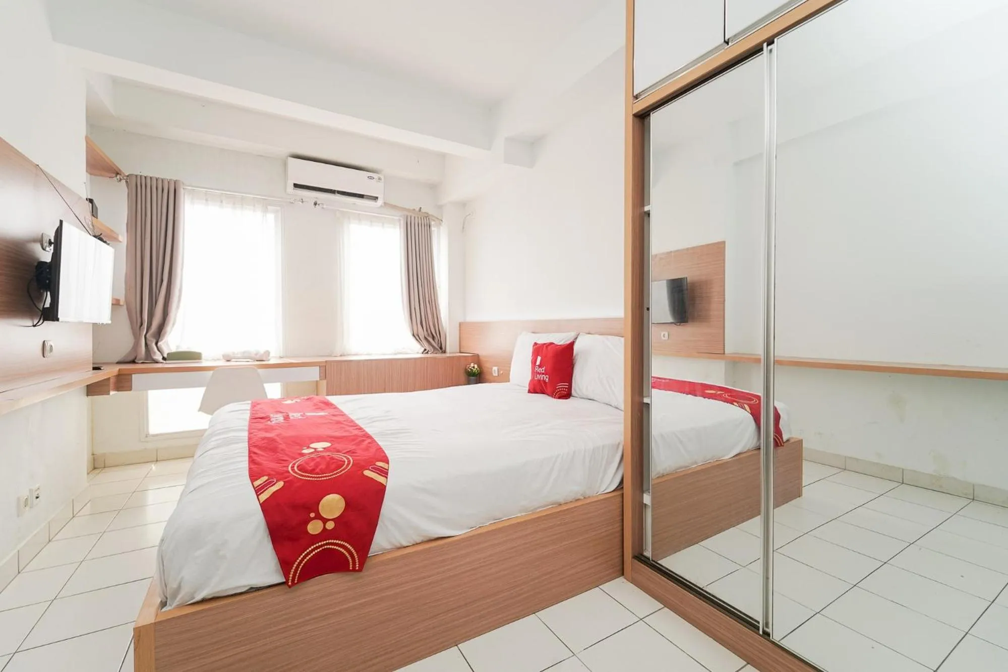Bed in RedLiving Apartemen Patra Land Urbano - Happy Rooms Tower Mid-West with Netflix