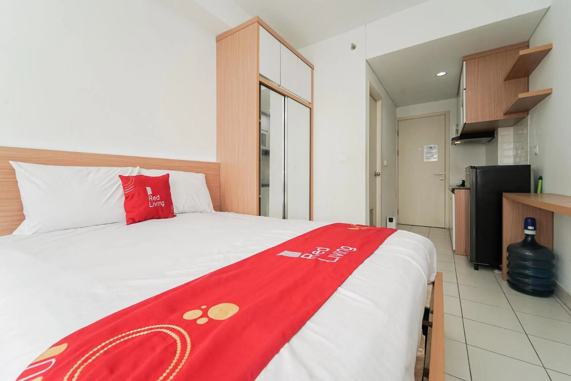 Bed in RedLiving Apartemen Patra Land Urbano - Happy Rooms Tower Mid-West with Netflix