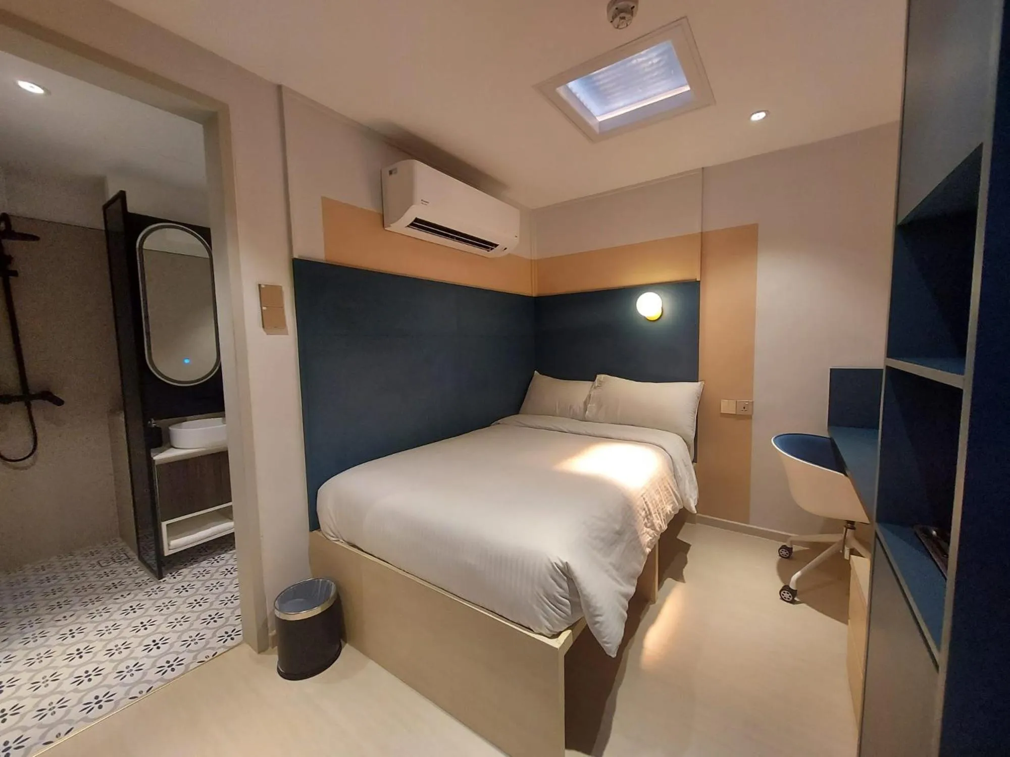 Bed in ISA Hotel Amber Road