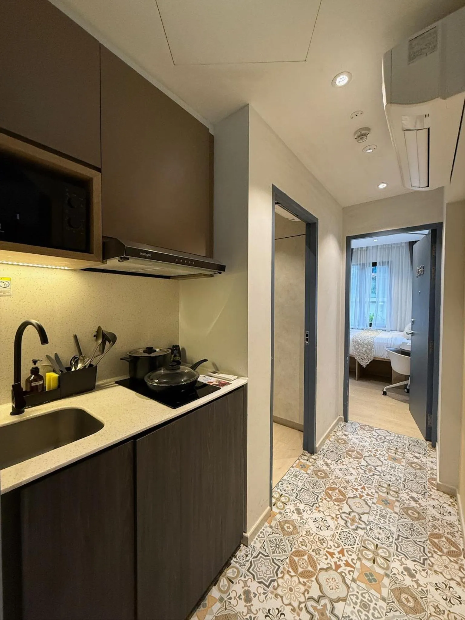 Kitchen or kitchenette, Bed in ISA Hotel Amber Road