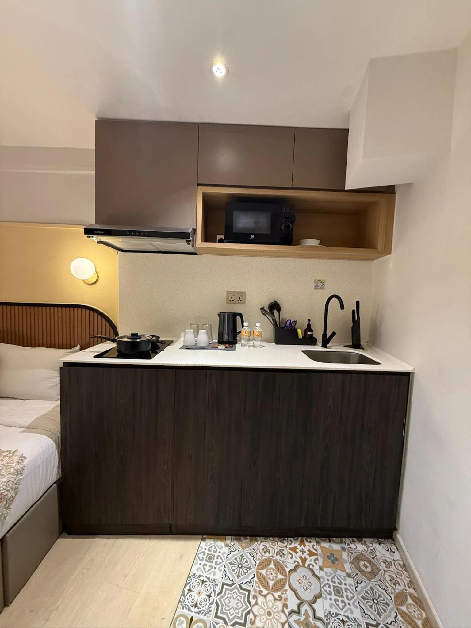 Kitchen or kitchenette, Bed in ISA Hotel Amber Road