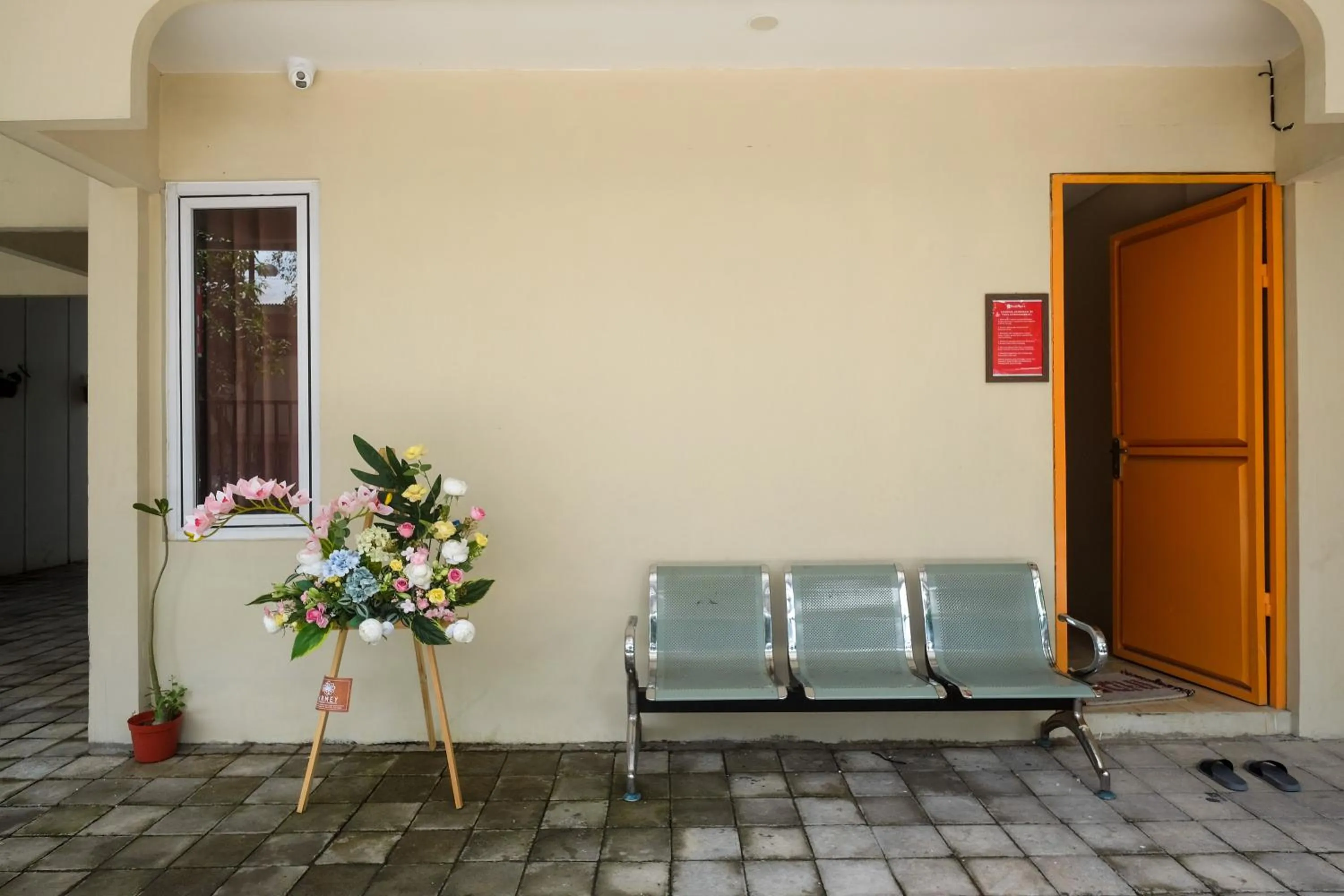 Property building in RedDoorz Plus near RS JIH Solo