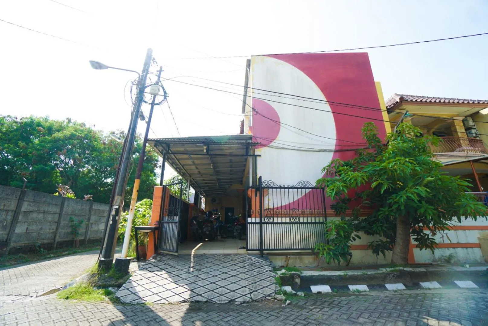 Property building in Mahkota Sivali near Soekarno Hatta Airport Mitra RedDoorz