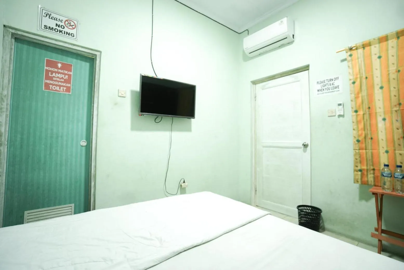 Bedroom, Bed in Mahkota Sivali near Soekarno Hatta Airport Mitra RedDoorz