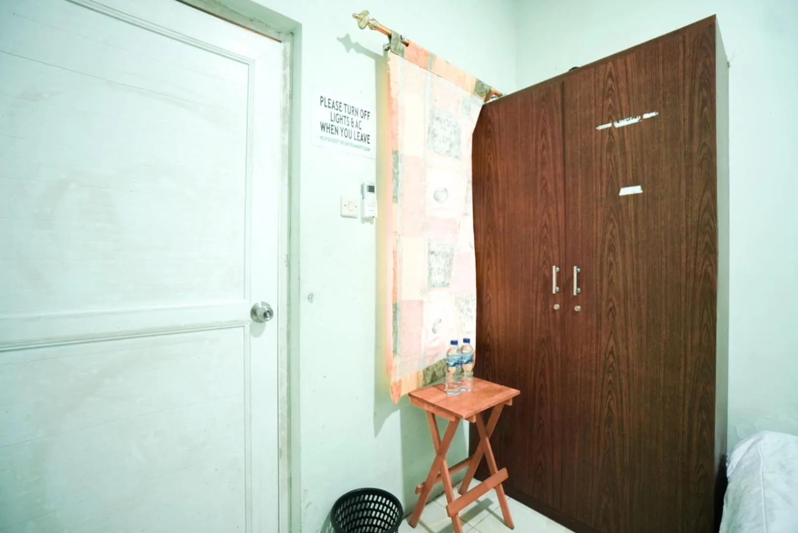 Bedroom in Mahkota Sivali near Soekarno Hatta Airport Mitra RedDoorz