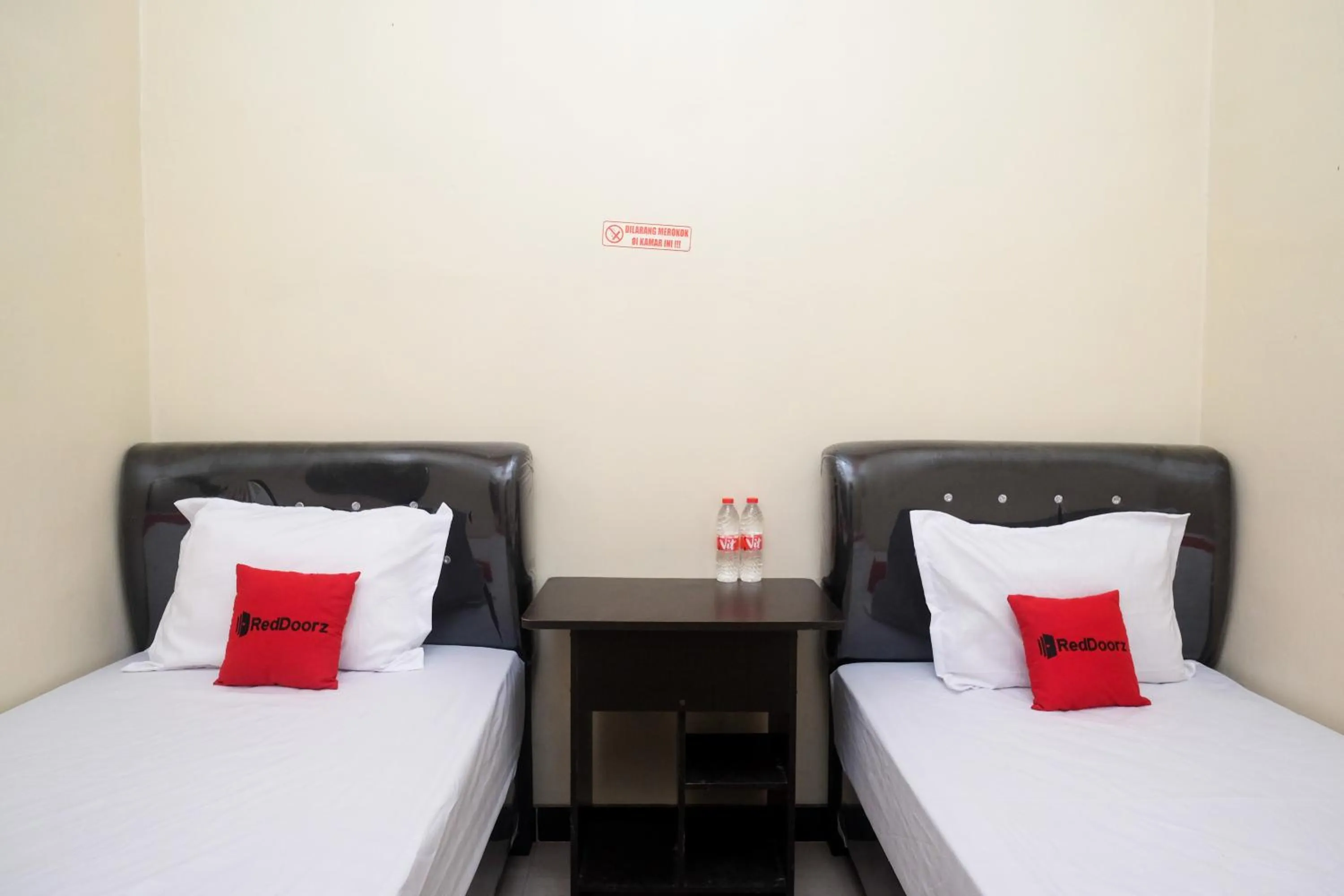 Bedroom, Bed in RedDoorz Syariah near Exit Toll Palur
