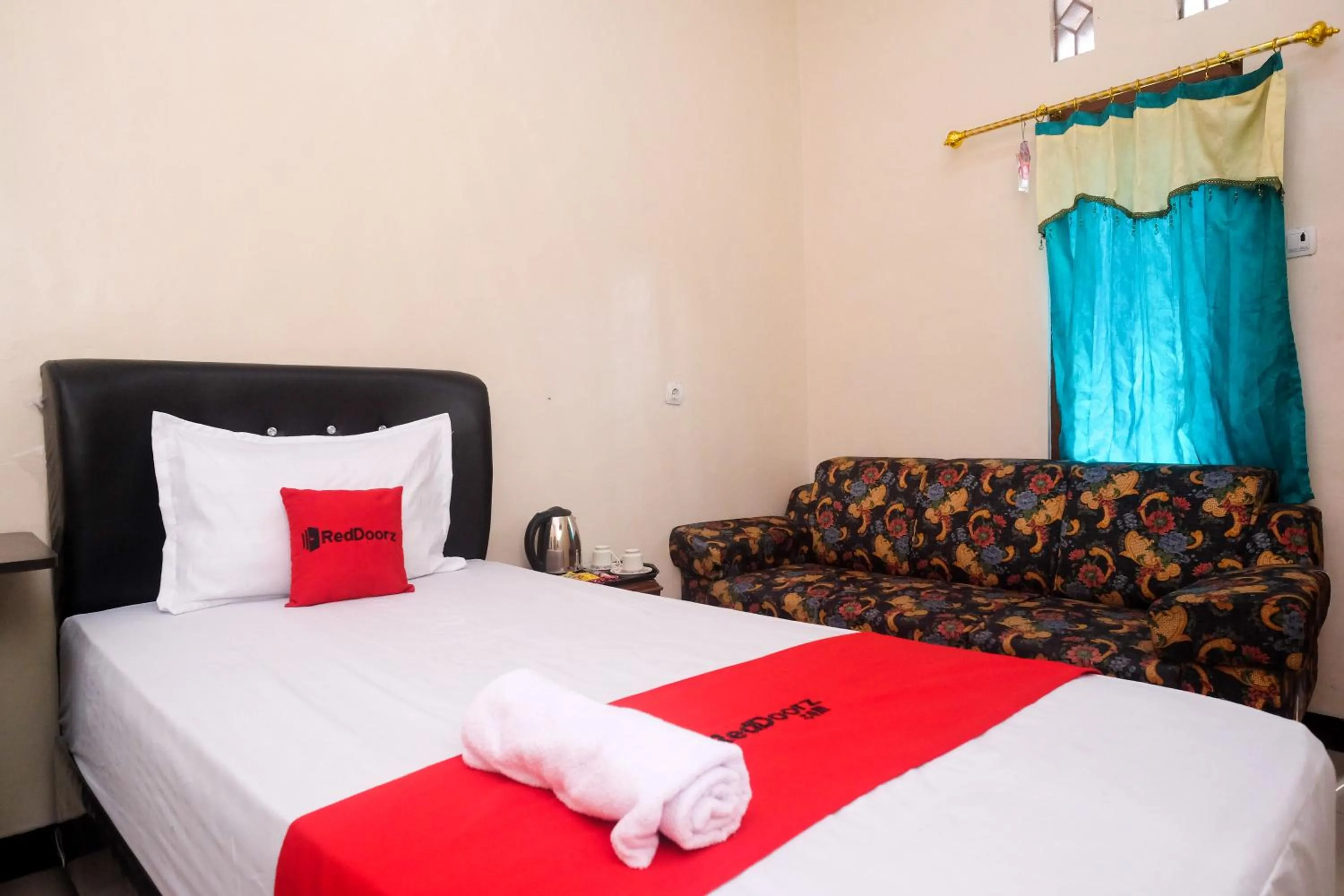 Bedroom, Bed in RedDoorz Syariah near Exit Toll Palur