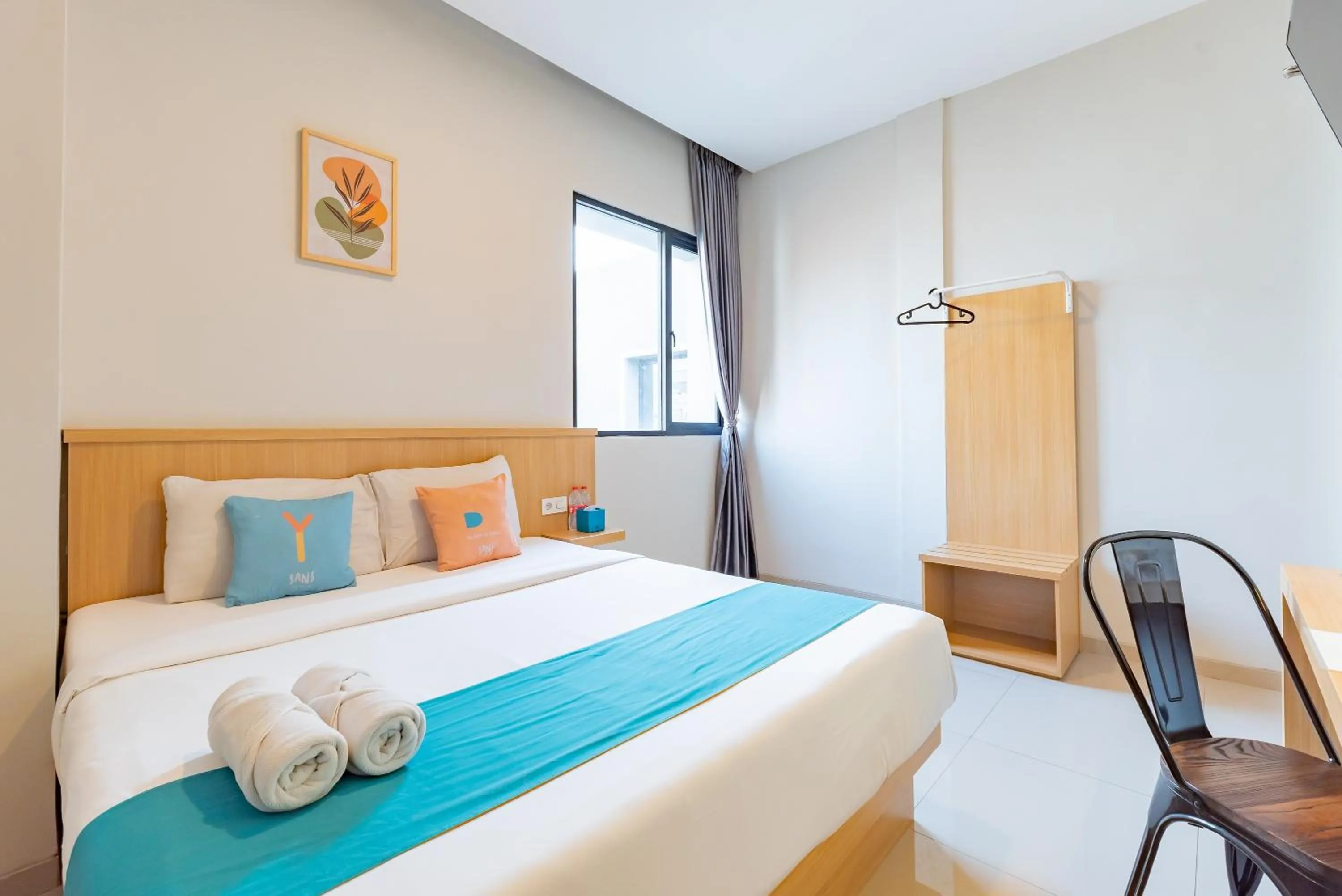 Bedroom, Bed in Sans Hotel Bobosini Malang by RedDoorz